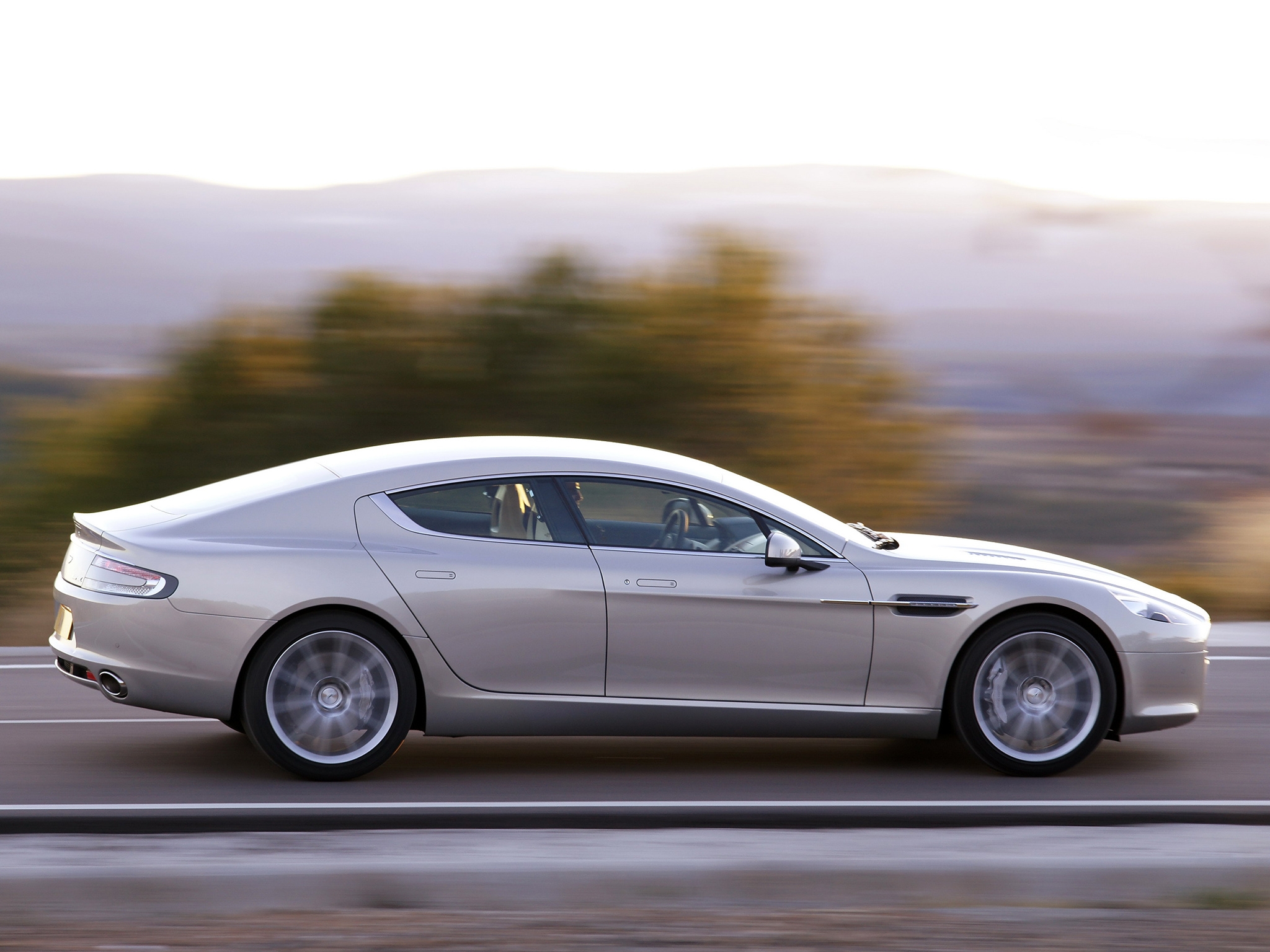 Laden Sie das Aston Martin, Cars, Seitenansicht, Geschwindigkeit, 2009, Silber, Rapide-Bild kostenlos auf Ihren PC-Desktop herunter