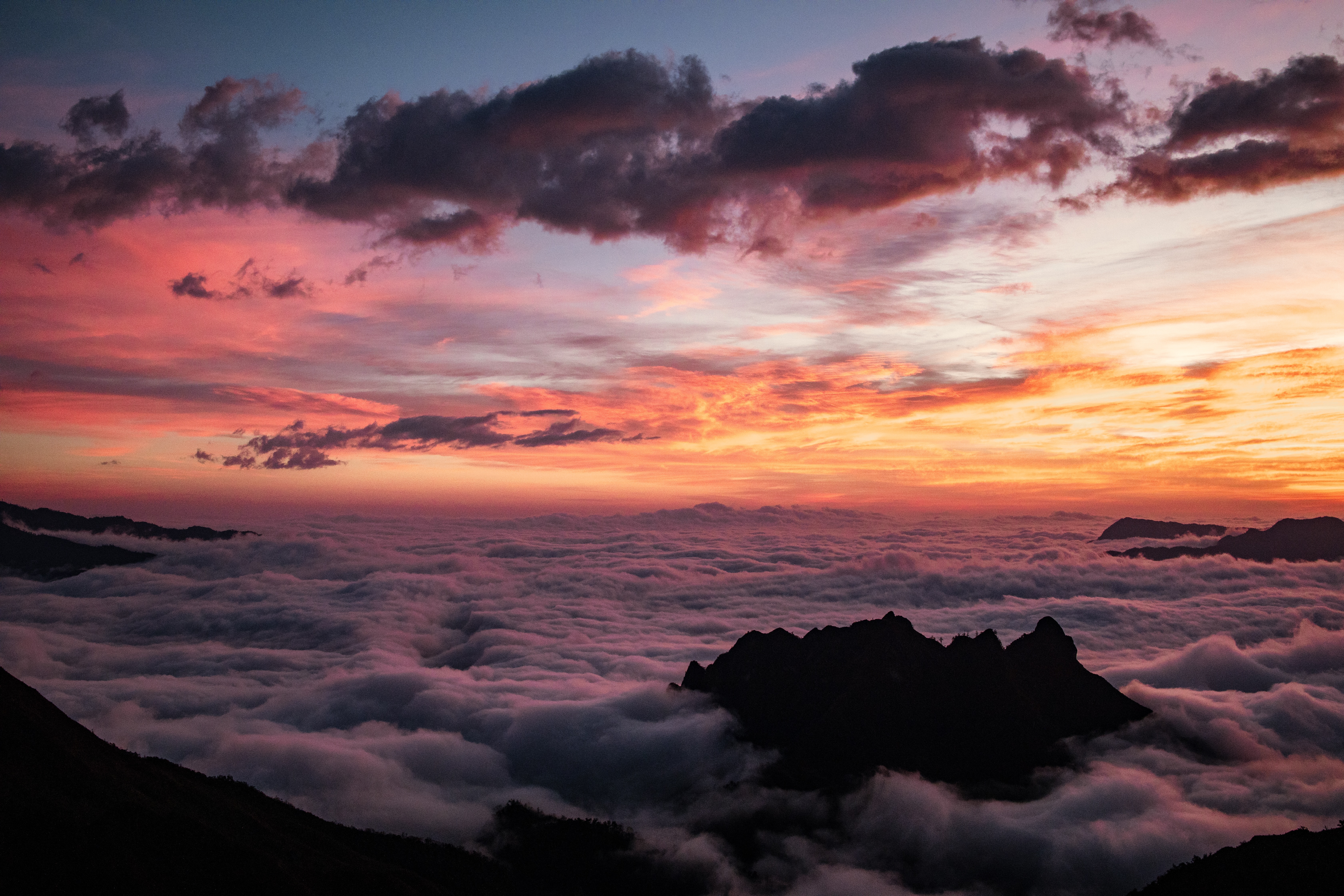 Laden Sie das Dunkel, Natur, Sunset, Mountains, Clouds, Nebel-Bild kostenlos auf Ihren PC-Desktop herunter