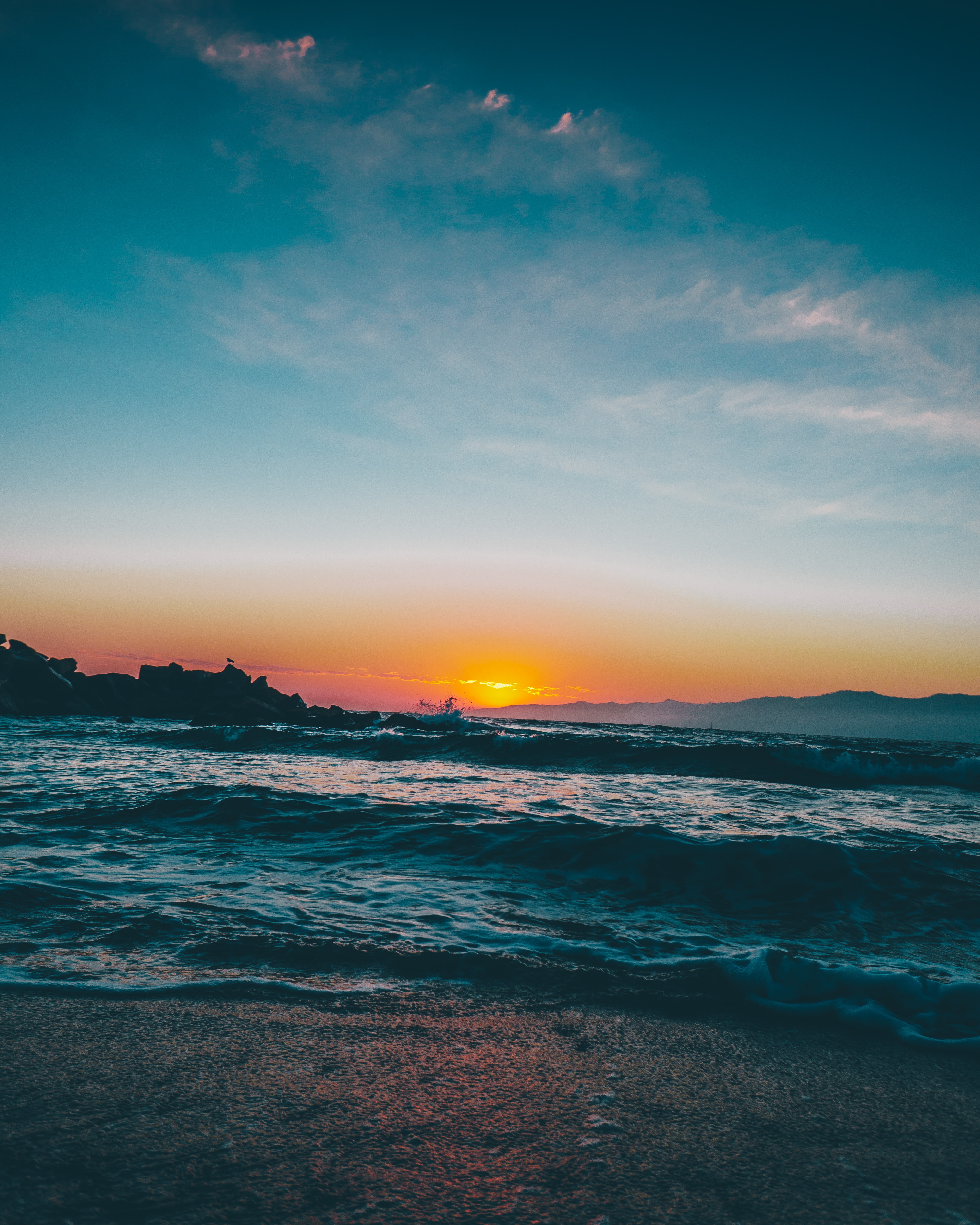 50556 Hintergrundbild herunterladen natur, sunset, sea, waves, strand, dämmerung, twilight - Bildschirmschoner und Bilder kostenlos