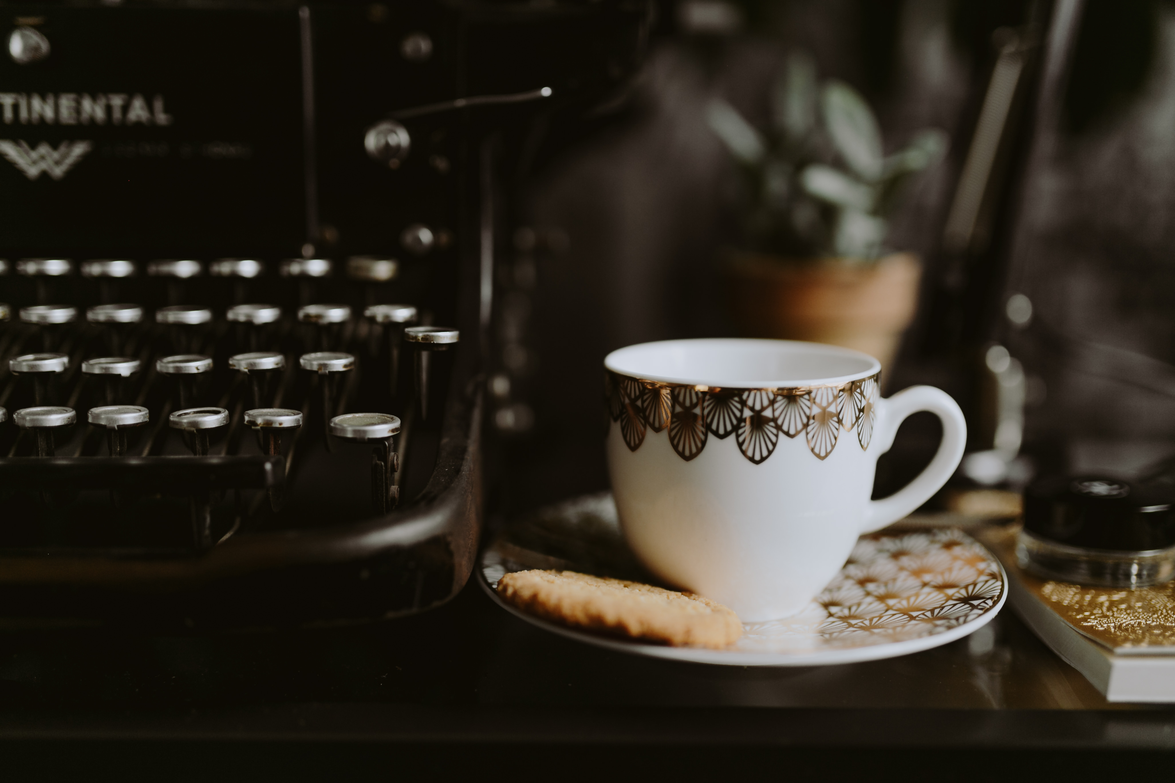 cup, cookies, miscellanea, miscellaneous, keys, typewriter, saucer Full HD