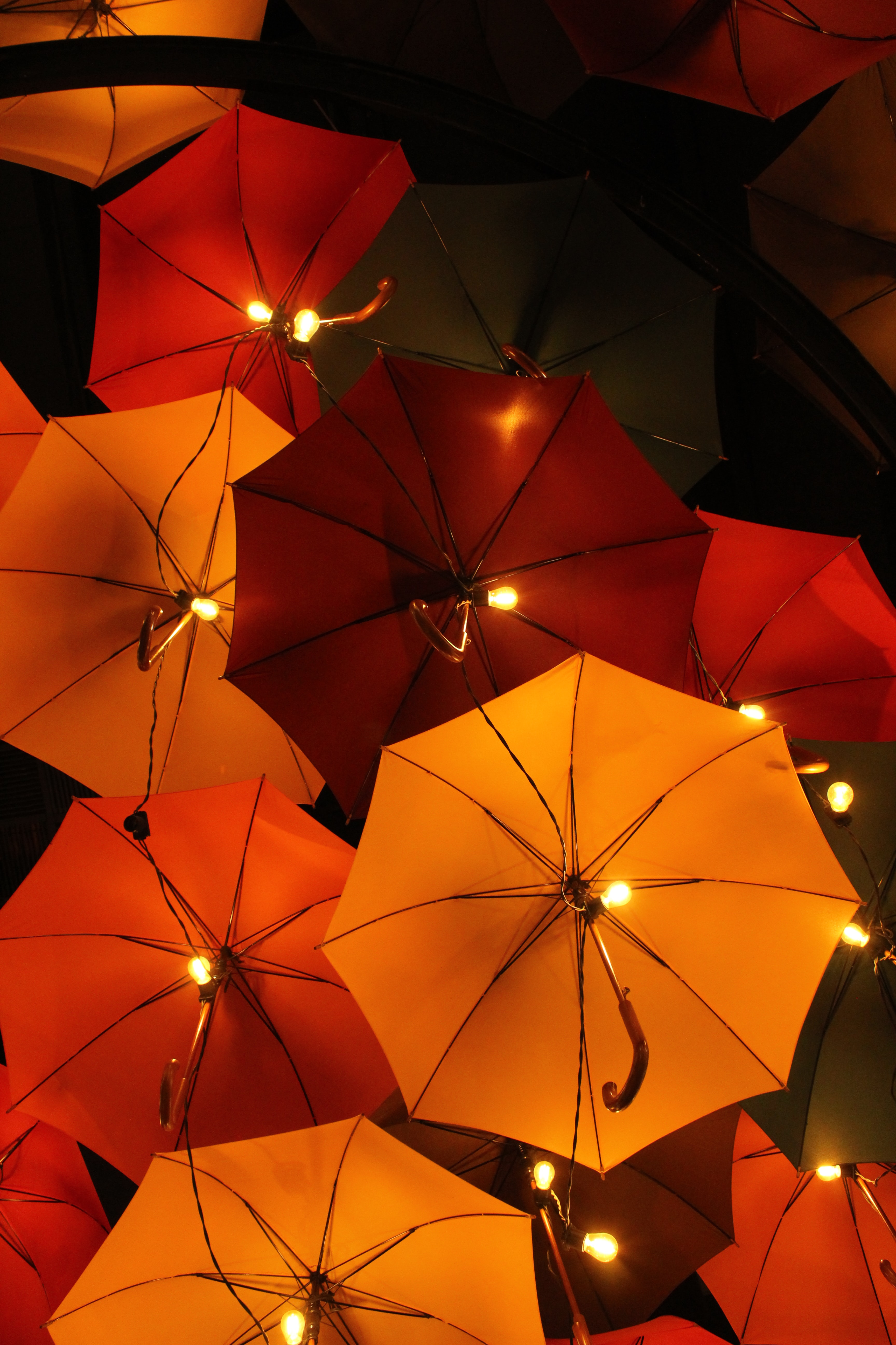 115020 Bildschirmschoner und Hintergrundbilder Regenschirme auf Ihrem Telefon. Laden Sie verschiedenes, sonstige, lampe, glühen, glow, lampen, taschenlampen, regenschirme, sonnenschirme Bilder kostenlos herunter