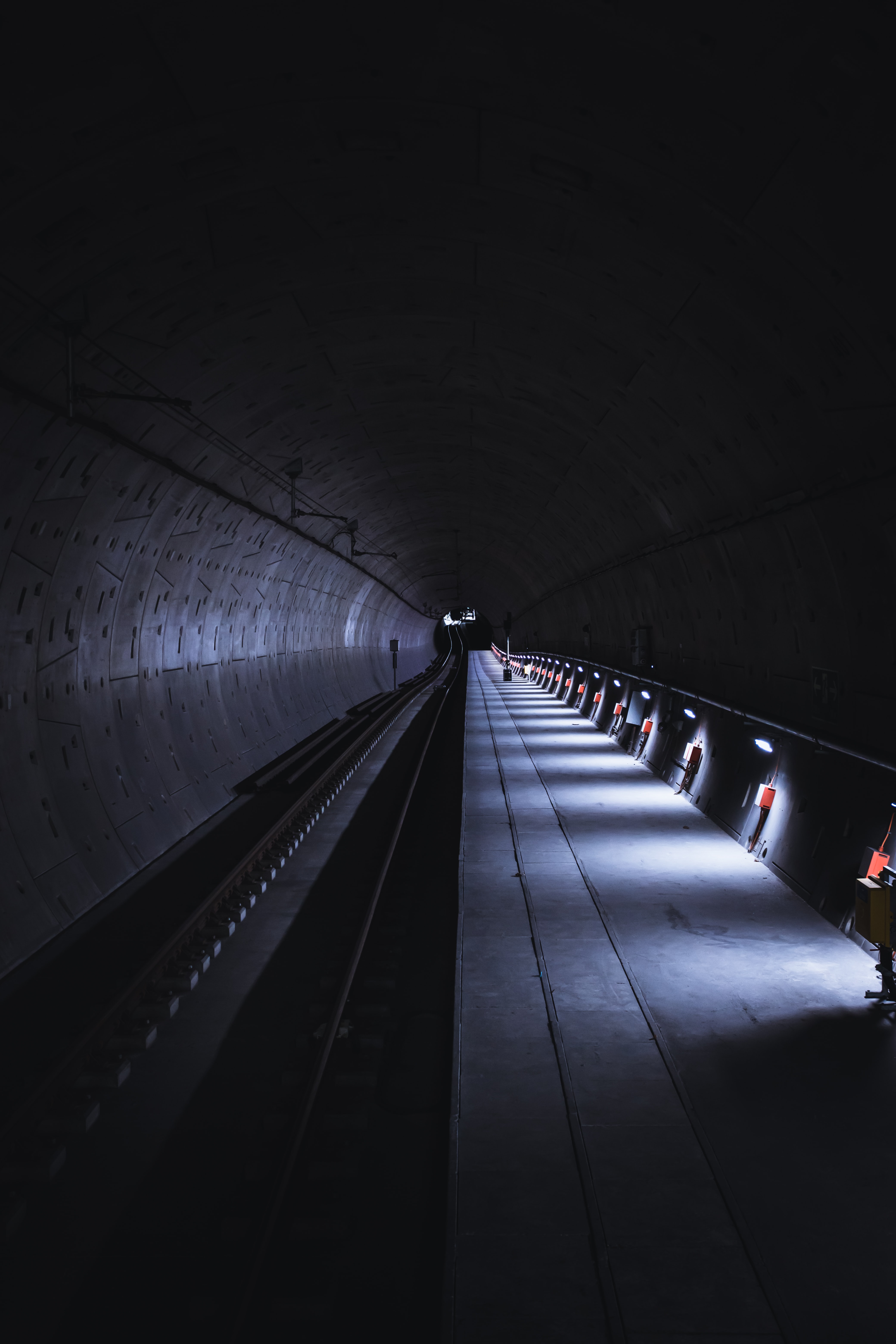 Mobile HD Wallpaper Tunnel subway, distance, dahl, rails
