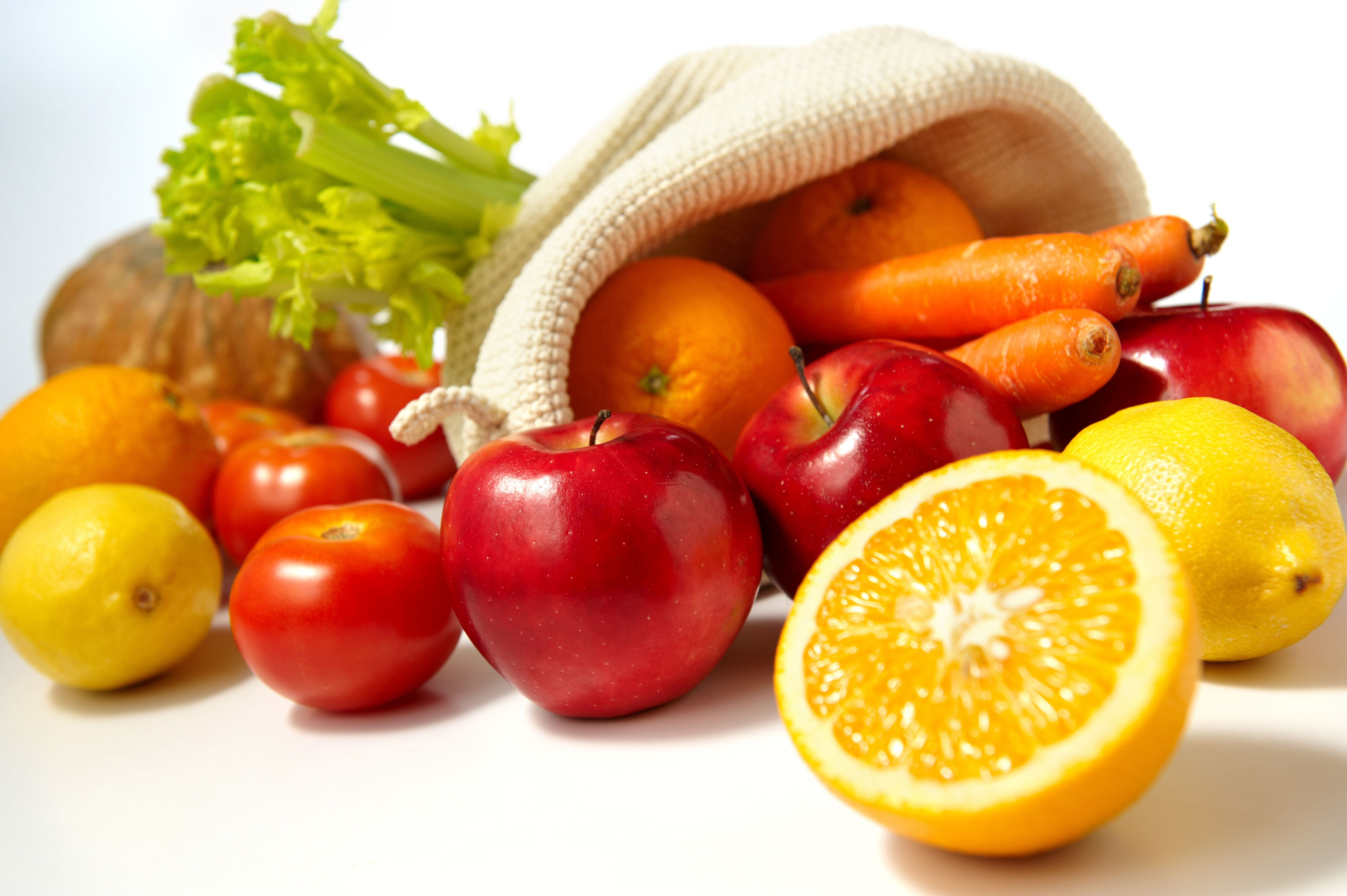 85290 Hintergrundbild herunterladen lebensmittel, äpfel, orange, zitrone, tomaten, karotte, eine tomate - Bildschirmschoner und Bilder kostenlos