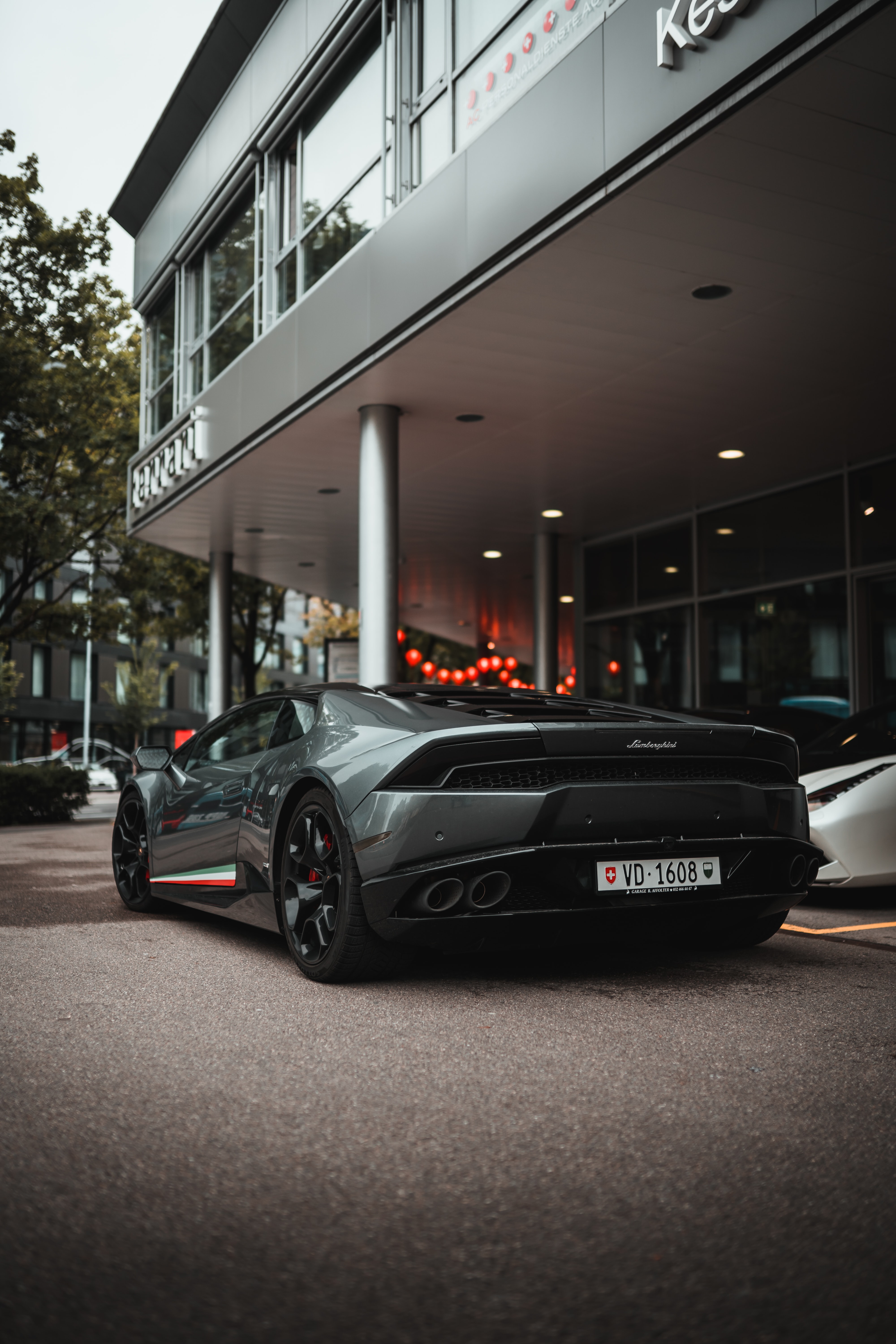 138086 Bildschirmschoner und Hintergrundbilder Lamborghini auf Ihrem Telefon. Laden Sie rückansicht, schwarz, sportwagen, cars Bilder kostenlos herunter