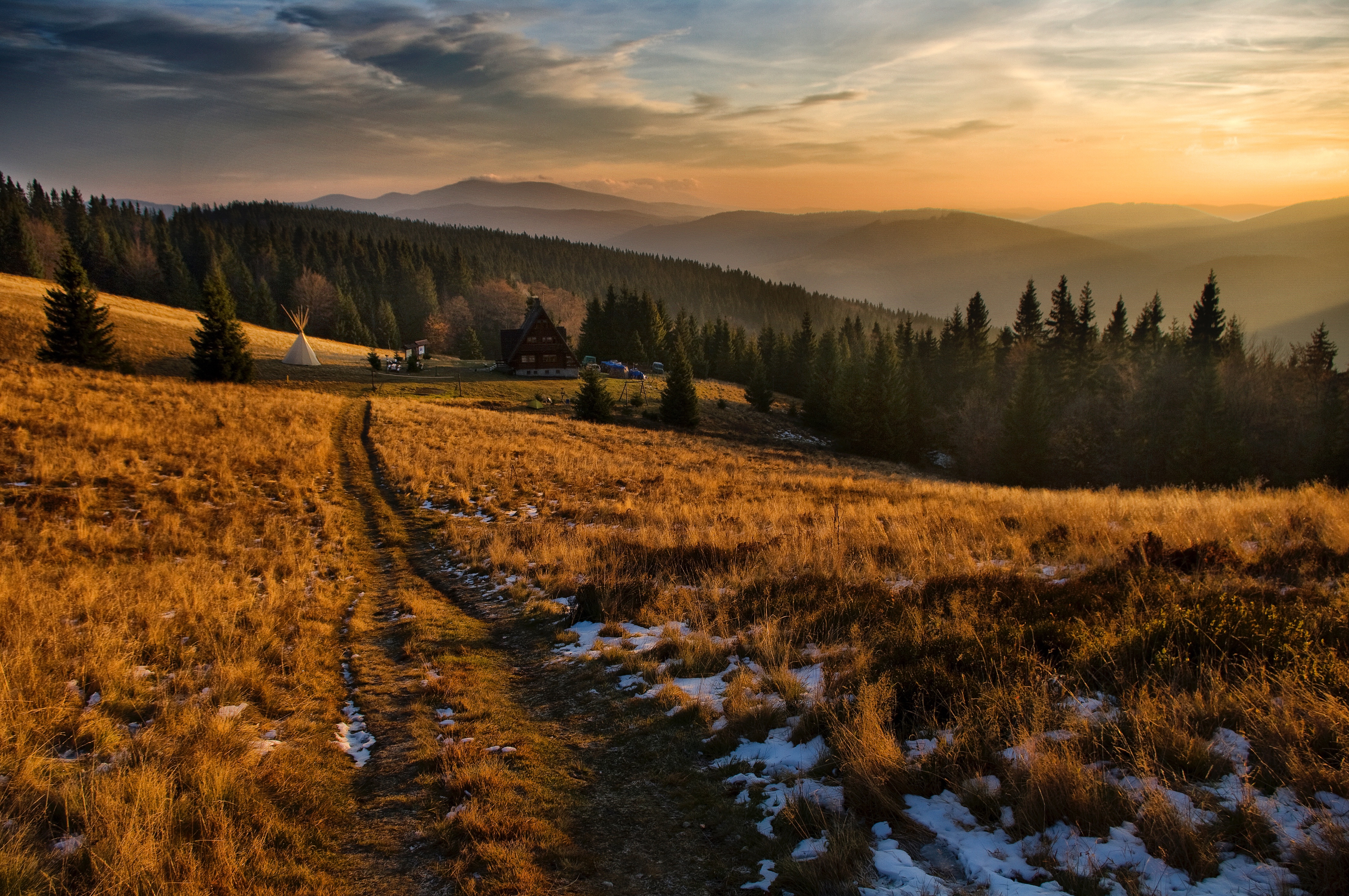 Laden Sie das Natur, Grass, Mountains, Schnee, Polen, Feld, Dorf-Bild kostenlos auf Ihren PC-Desktop herunter