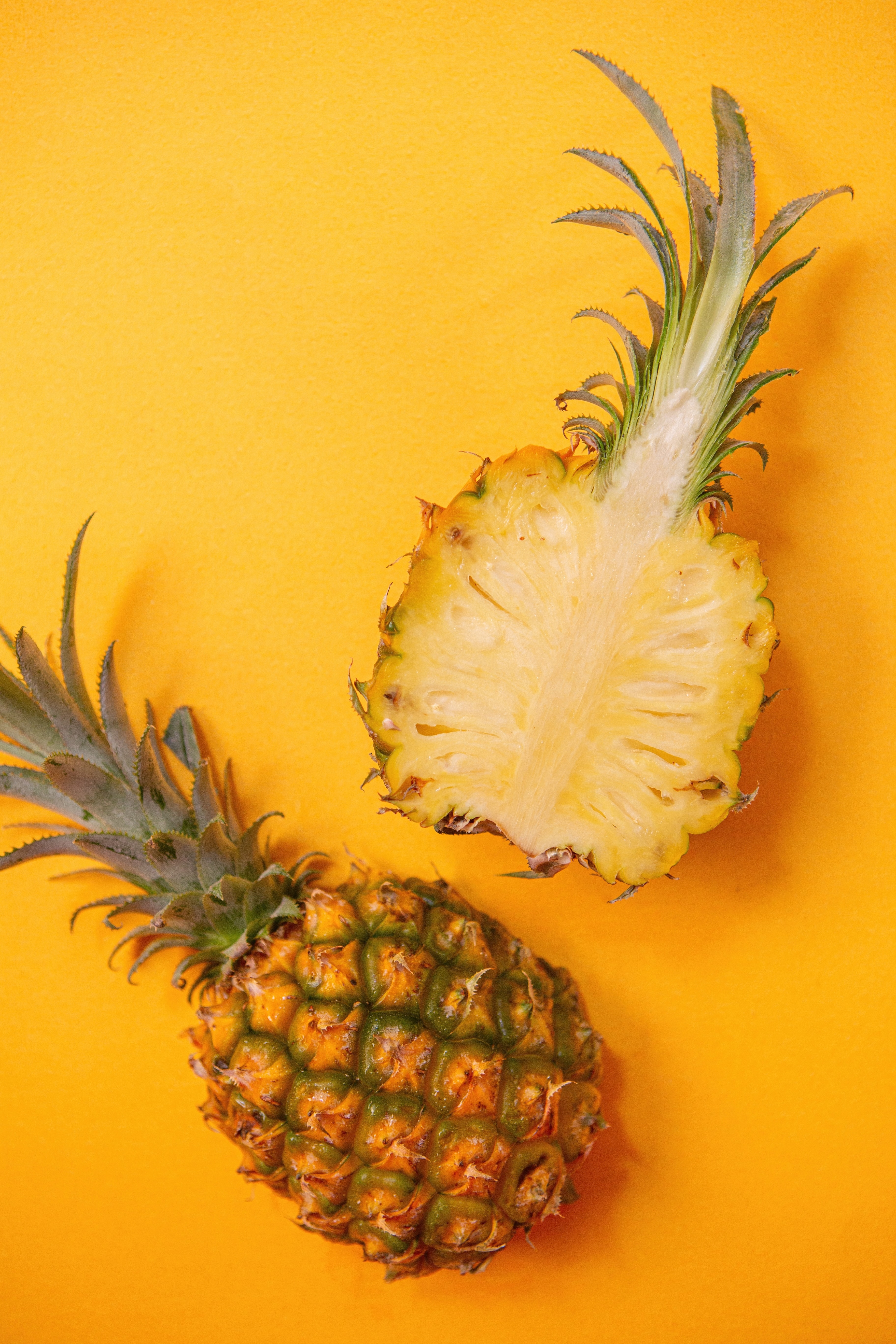 87103 Hintergrundbild herunterladen lebensmittel, ananas, gelb, die frucht, frucht, eine ananas - Bildschirmschoner und Bilder kostenlos