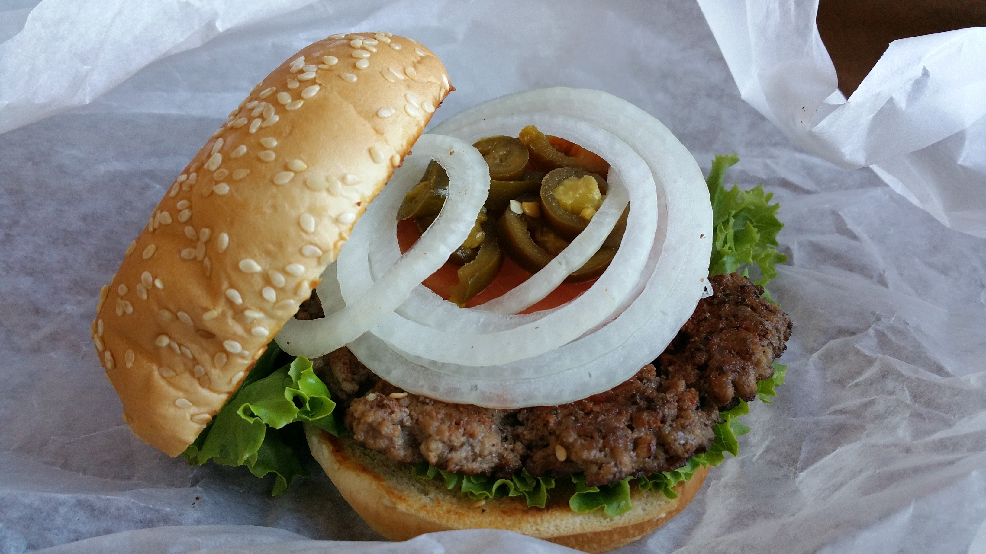 155681 Hintergrundbild herunterladen lebensmittel, fleisch, hamburger, zwiebel, brötchen, burger - Bildschirmschoner und Bilder kostenlos