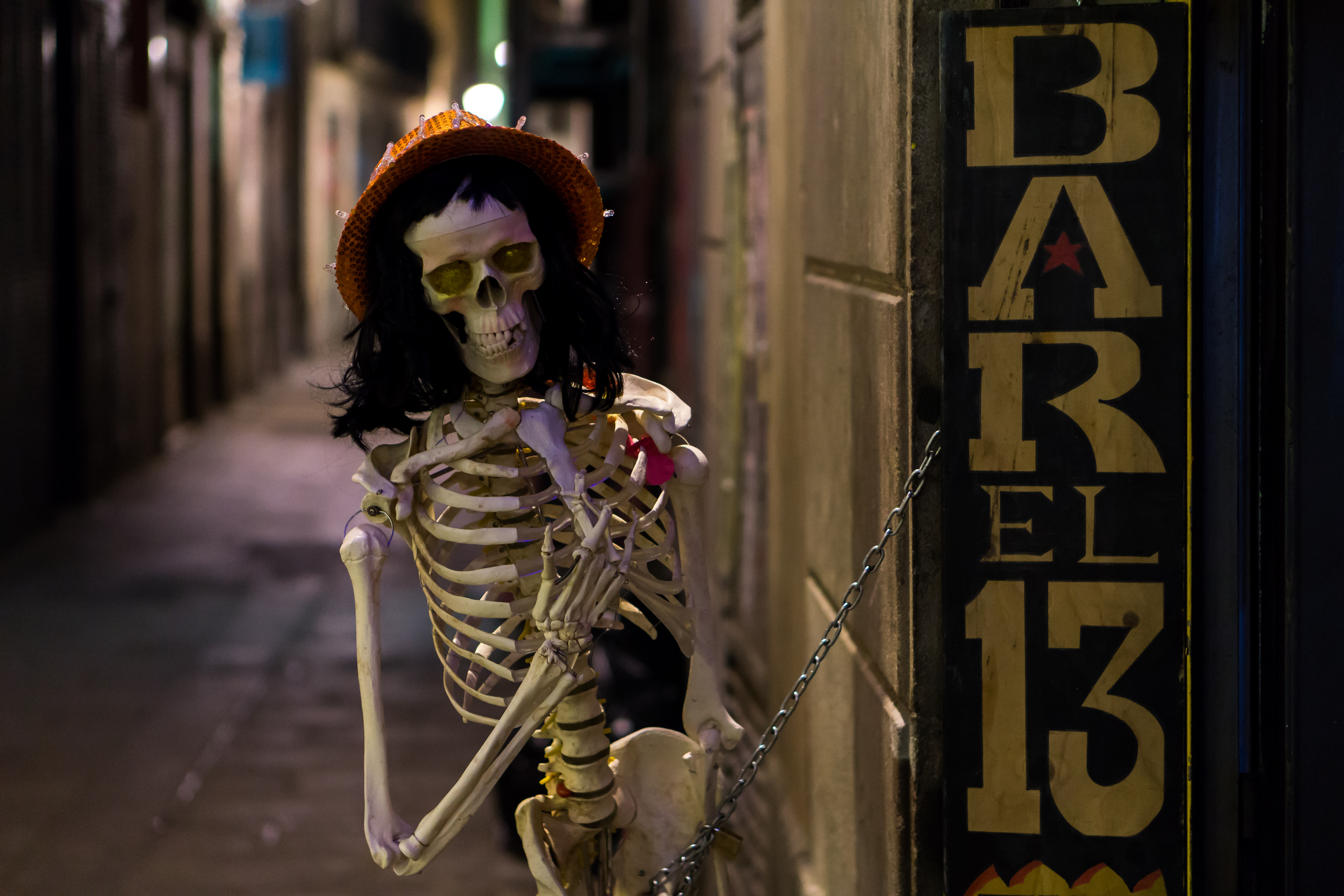 688598 Protetores de tela e papéis de parede Barcelona em seu telefone. Baixe esqueleto, bar, chapéu, feito pelo homem fotos gratuitamente