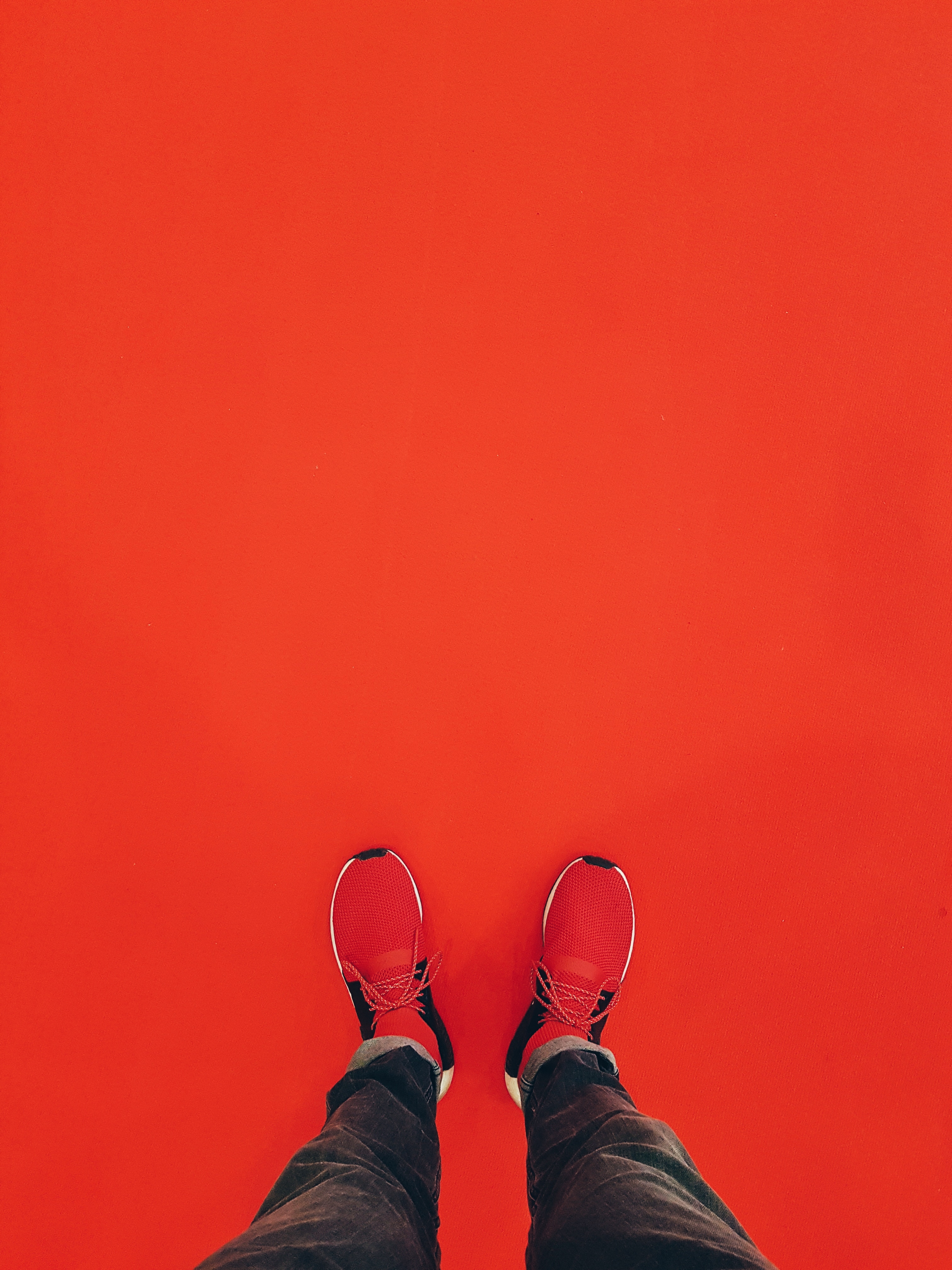 32k Wallpaper Sneakers legs, minimalism, red