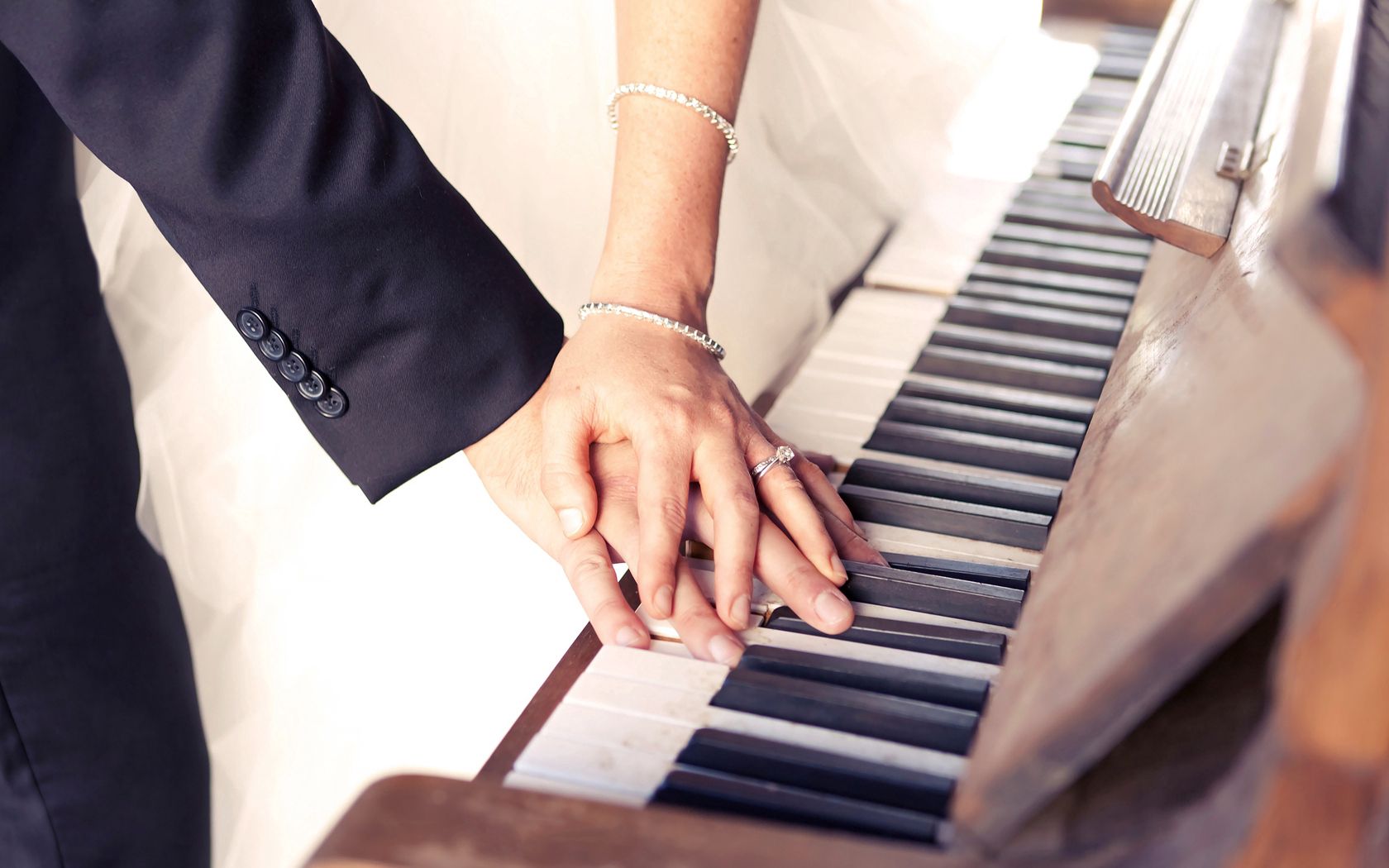 Wedding piano, love, pair, hands 4k Wallpaper