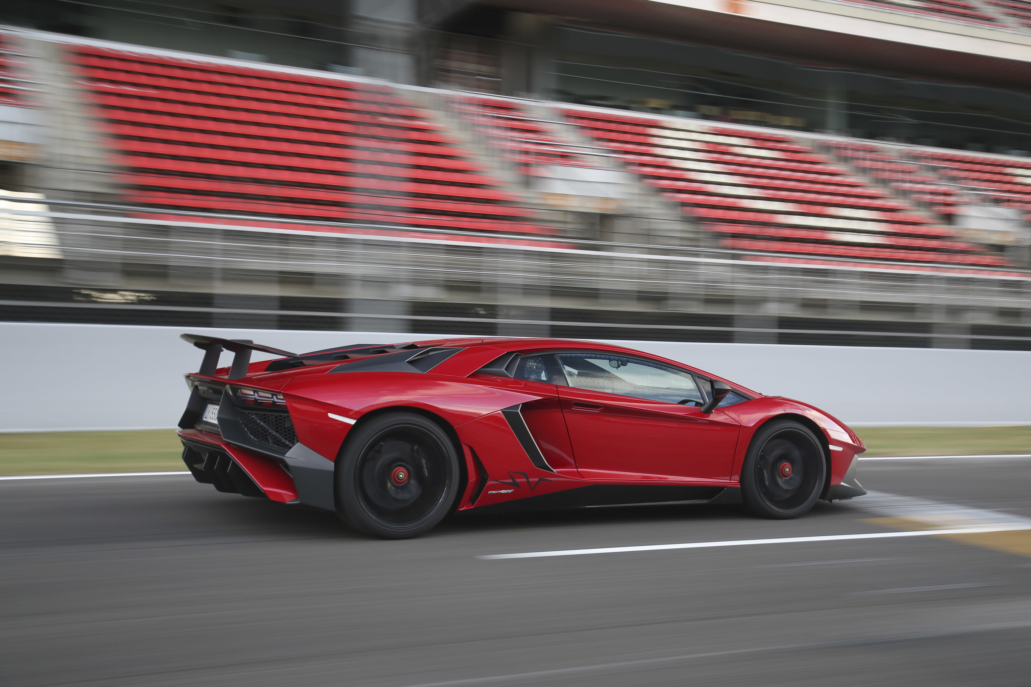 51993 download wallpaper lamborghini, cars, side view, aventador, lp 750-4 screensavers and pictures for free