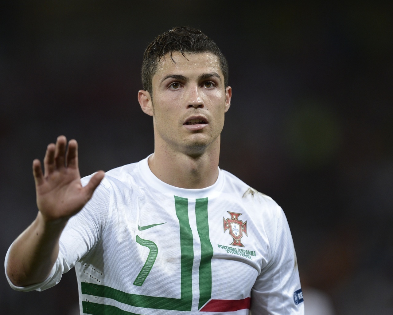 Handy-Wallpaper Cristiano Ronaldo, Fußball, Sport, Menschen kostenlos herunterladen.
