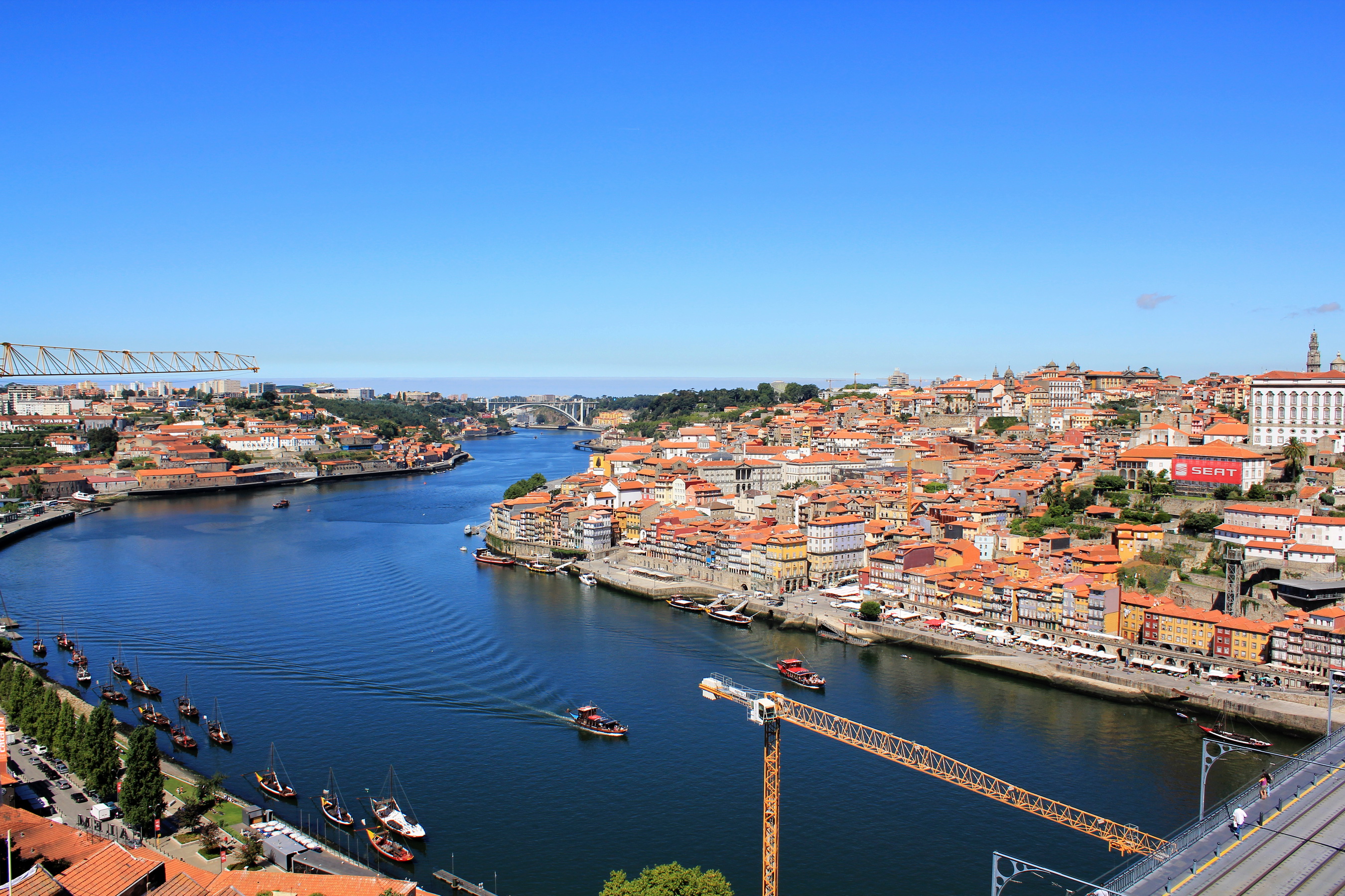 Столица города порту. Город Порто. Porto Португалия. Порто набережная. Алмаш Португалия.