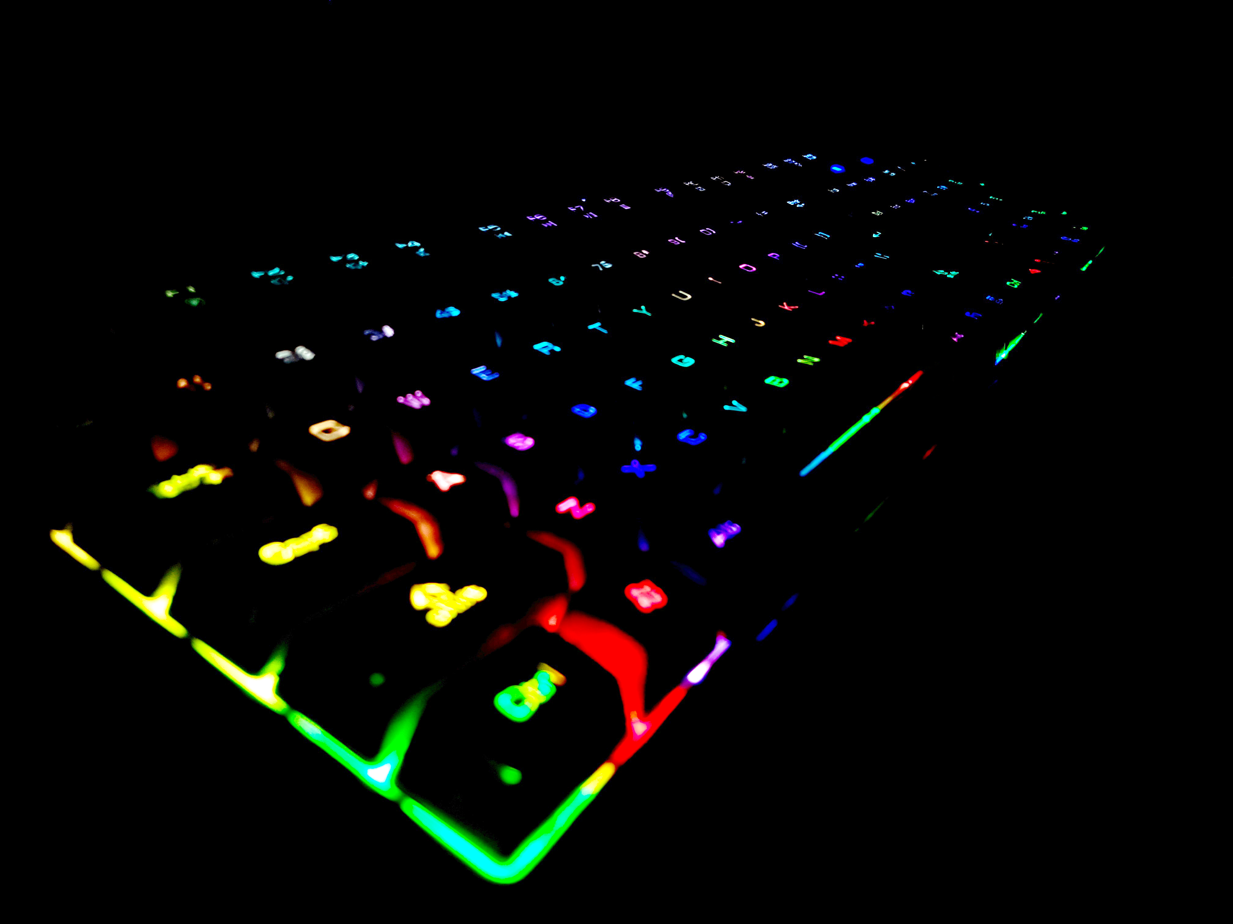 Laden Sie das Dunkel, Mehrfarbig, Motley, Hintergrundbeleuchtung, Beleuchtung, Schlüssel, Tastatur-Bild kostenlos auf Ihren PC-Desktop herunter