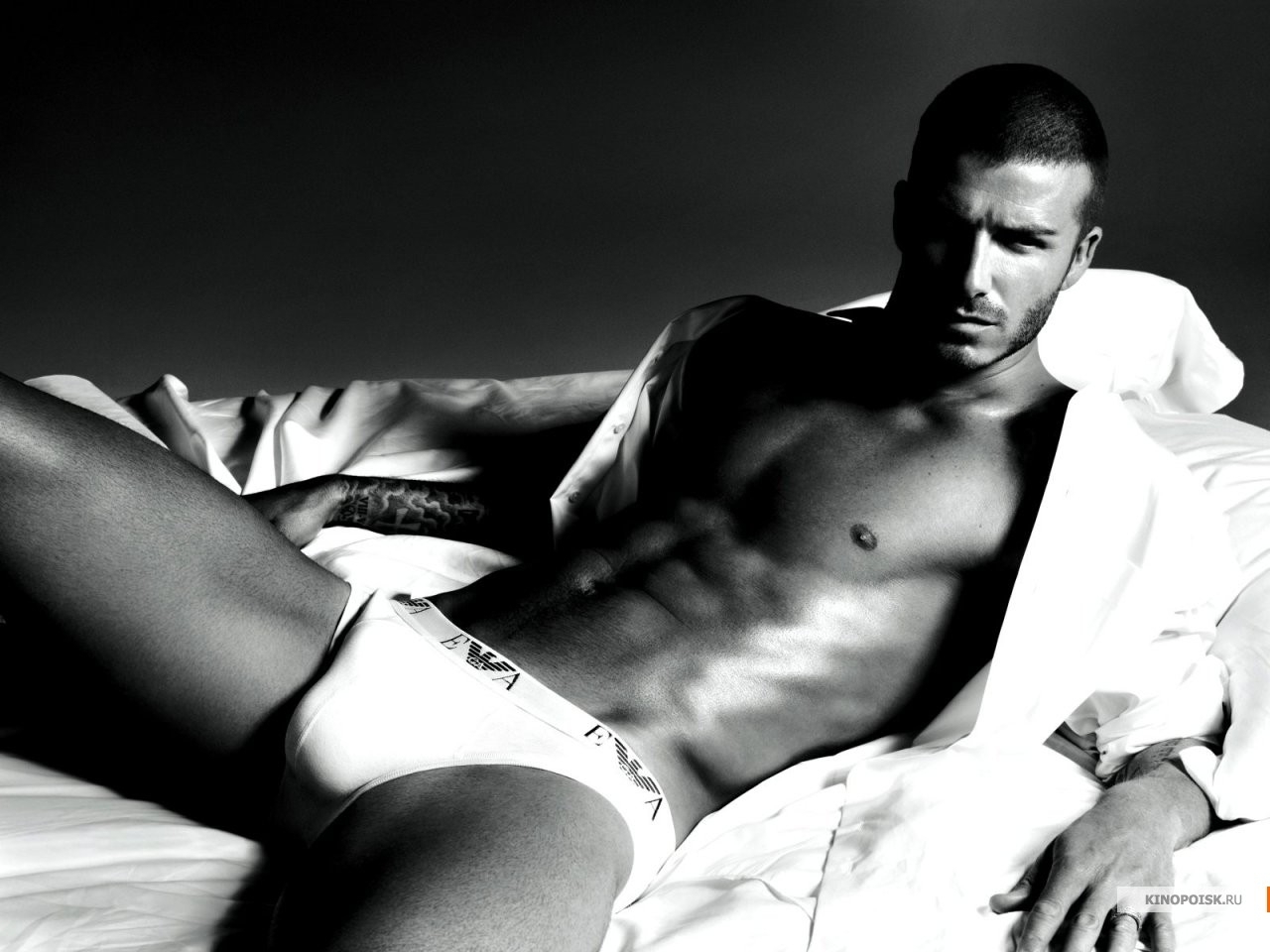 197 download wallpaper men, david beckham, sports, people, football, art photo, black screensavers and pictures for free