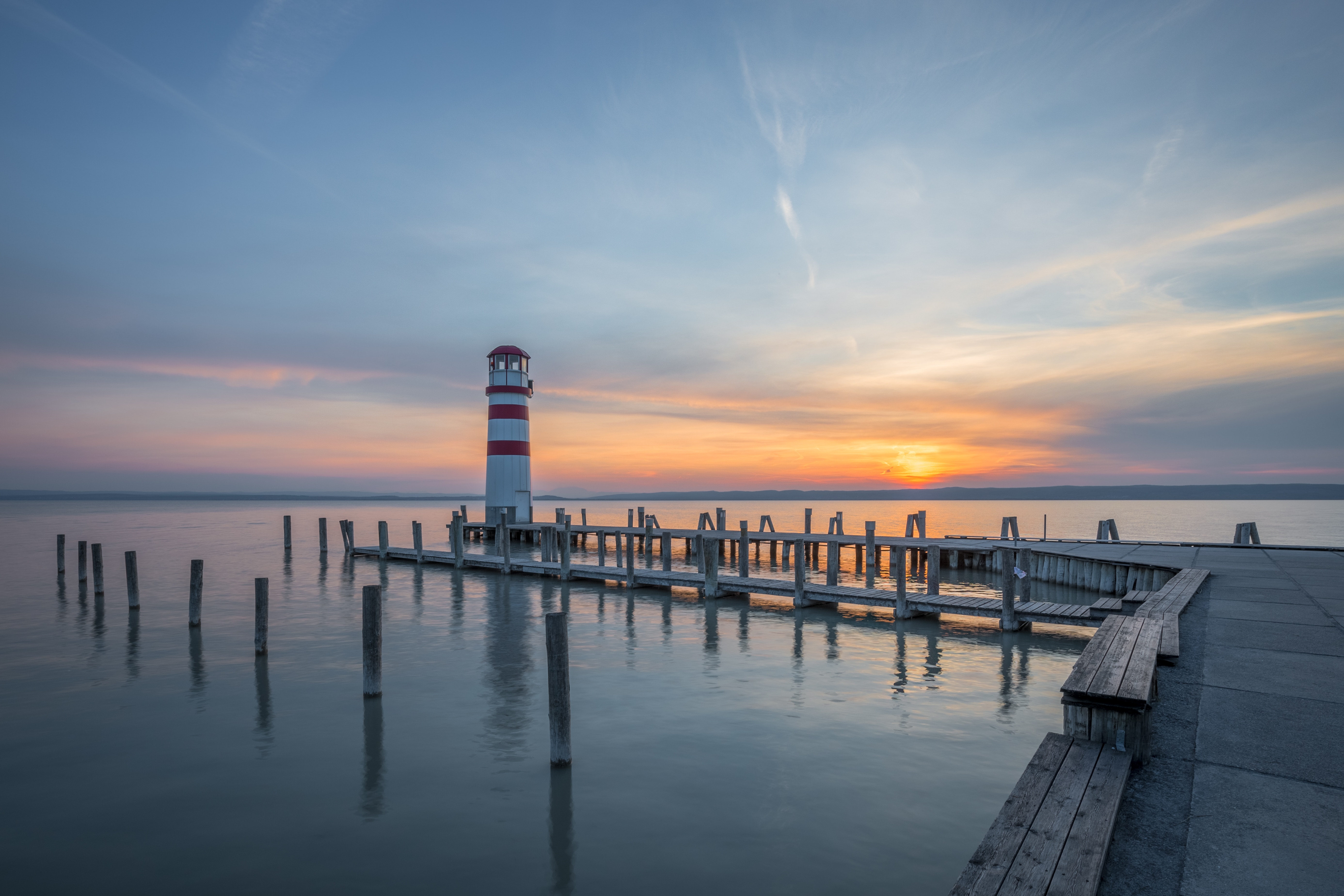 Handy-Wallpaper Sky, Natur, Sunset, Sea, Seebrücke, Pier, Leuchtturm kostenlos herunterladen.