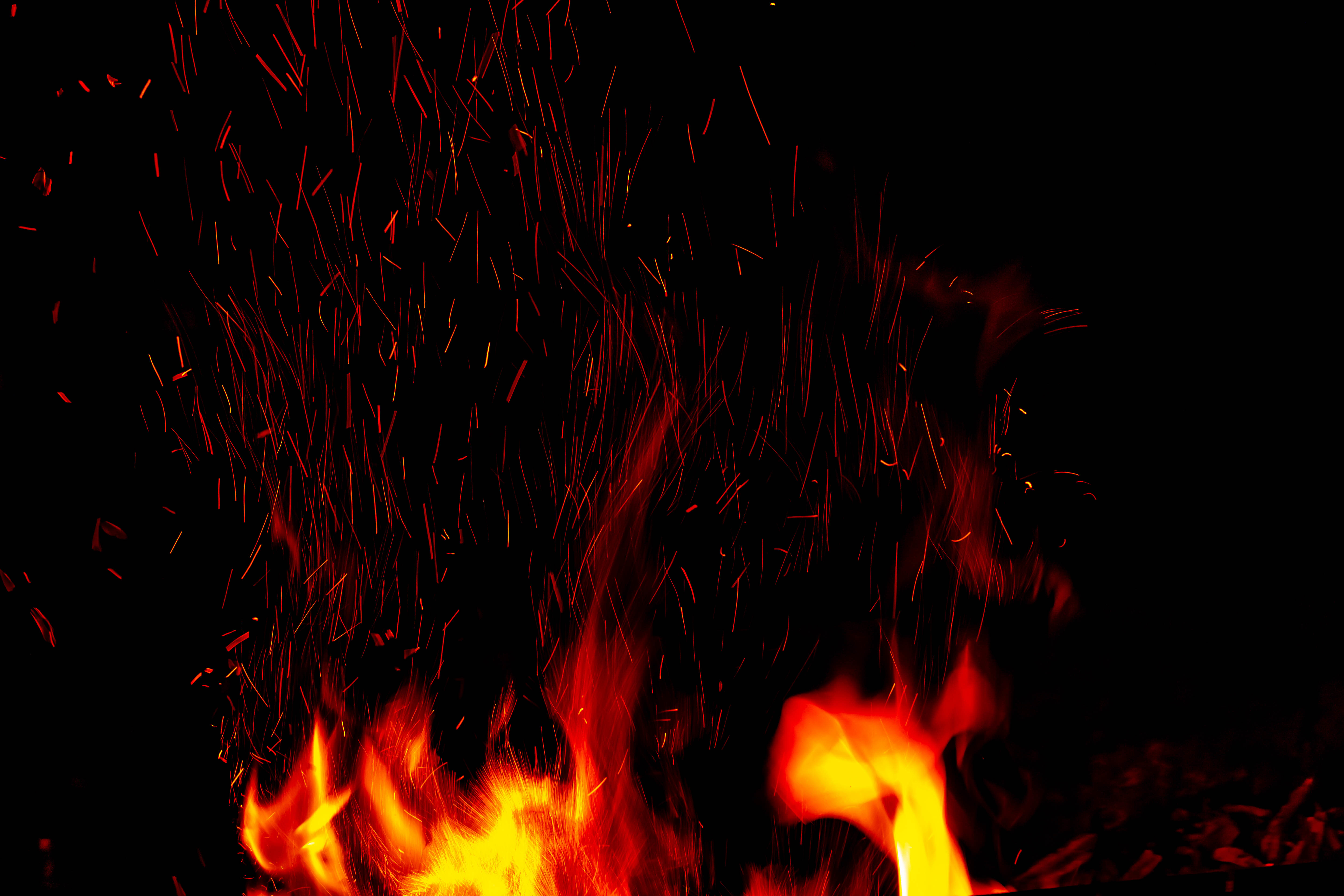 124652壁紙のダウンロード火災, たき火, 闇, 暗い, 火炎, 炎, 火の粉, スパークス, 黒い-スクリーンセーバーと写真を無料で