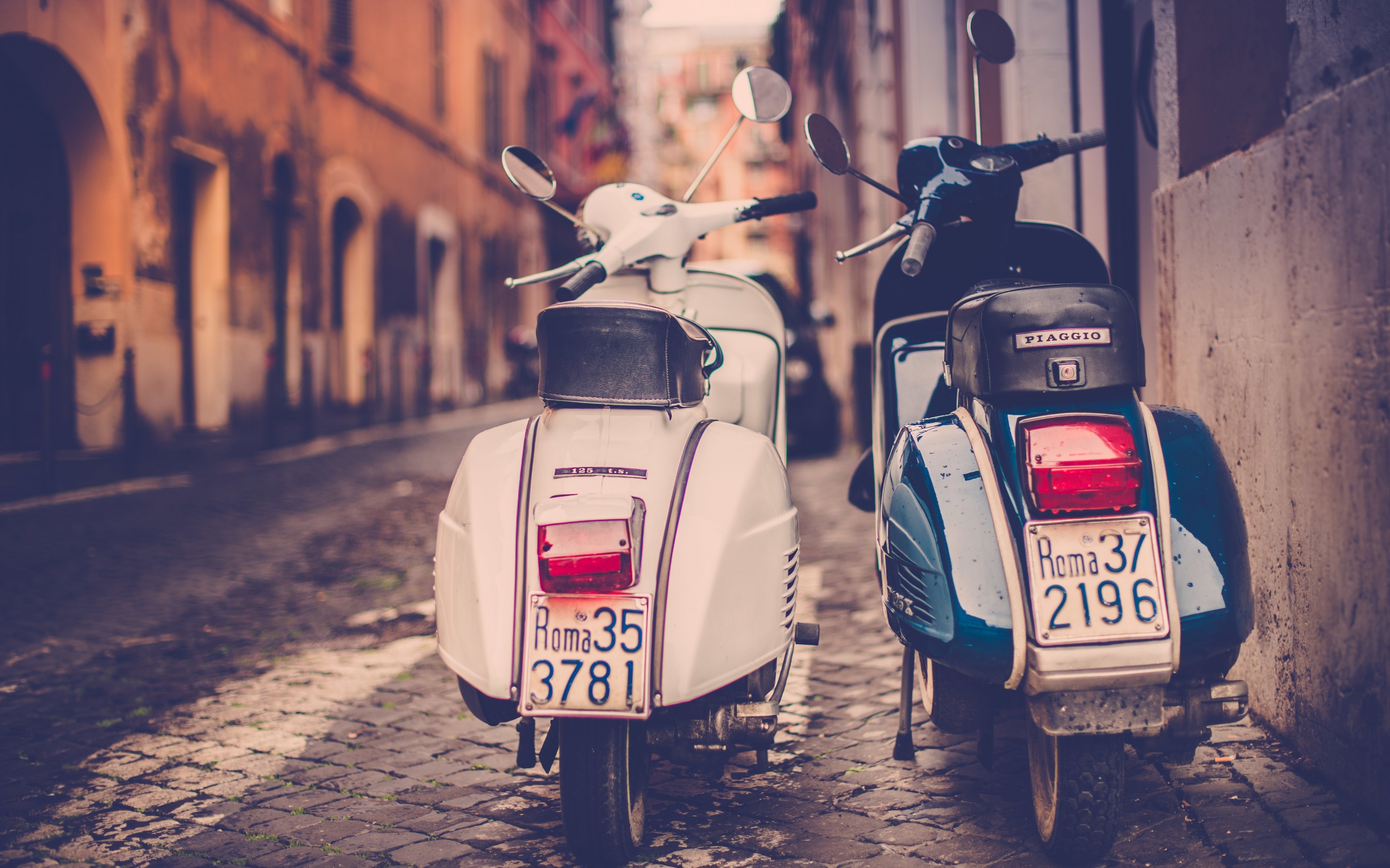 100061 Bild herunterladen italien, motorräder, straße, street, piaggio, rom, moped - Hintergrundbilder und Bildschirmschoner kostenlos