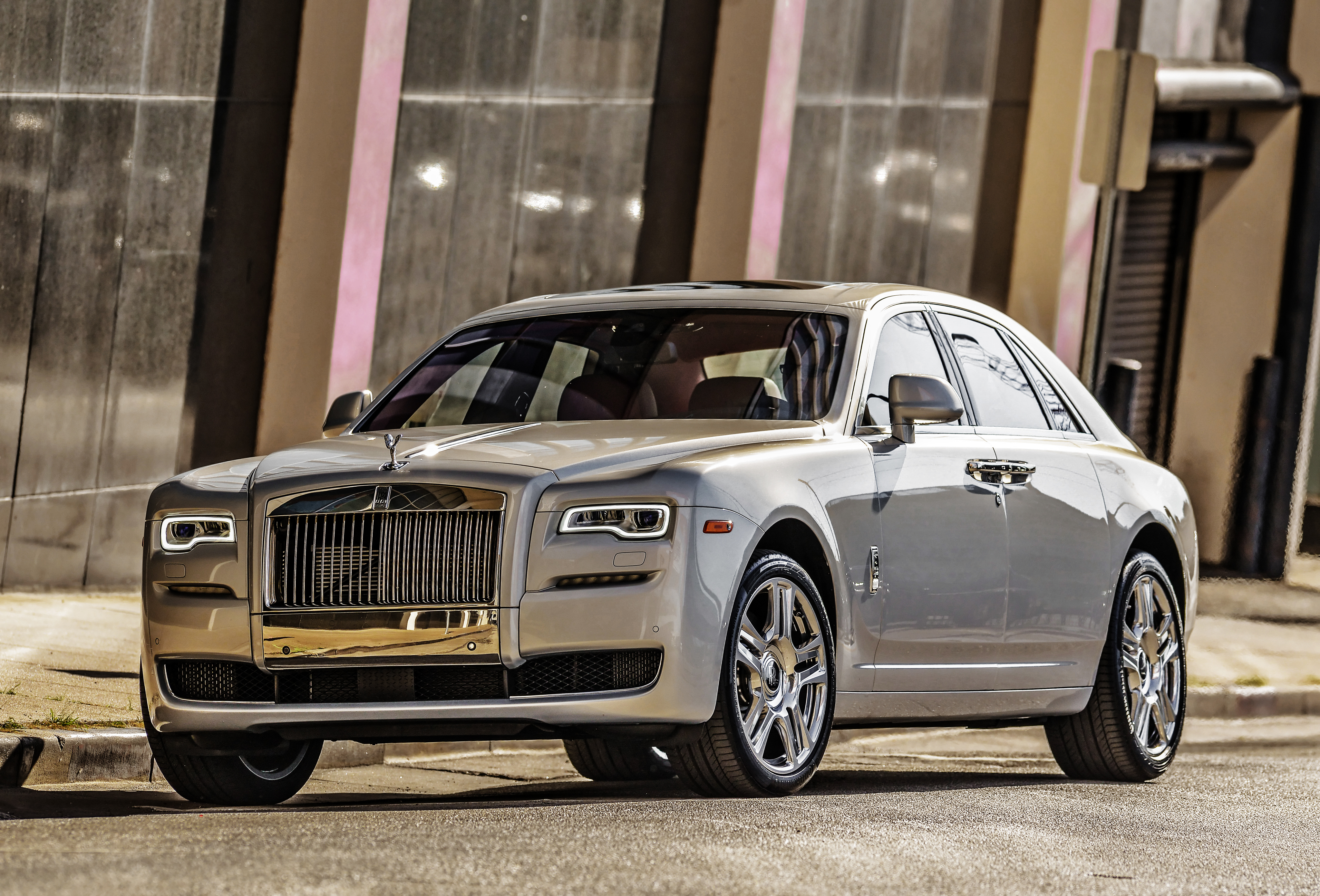 Автомобиль rolls royce фото