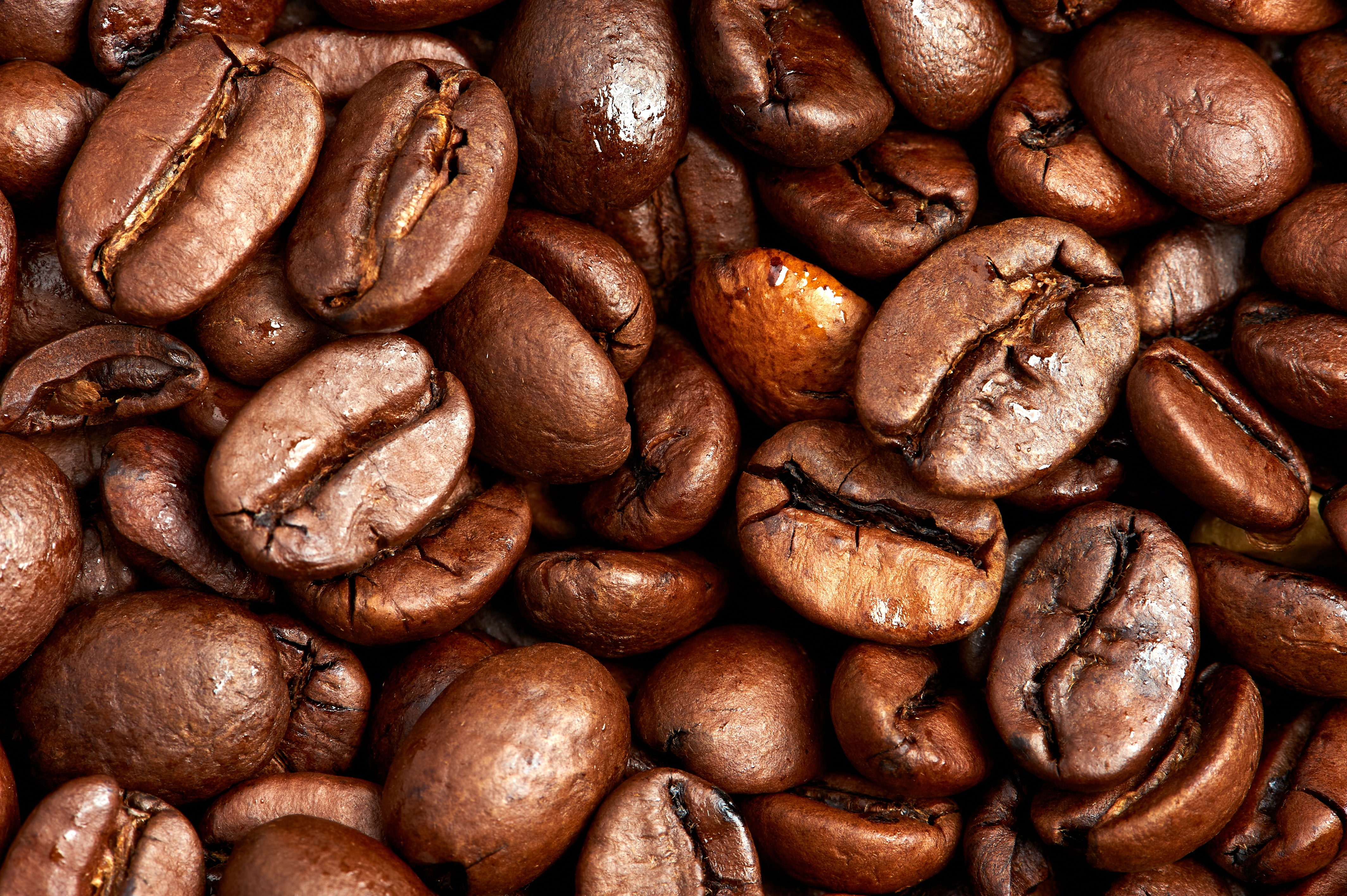 Handy-Wallpaper Coffee, Korn, Makro, Braun, Getreide, Kaffeebohnen kostenlos herunterladen.