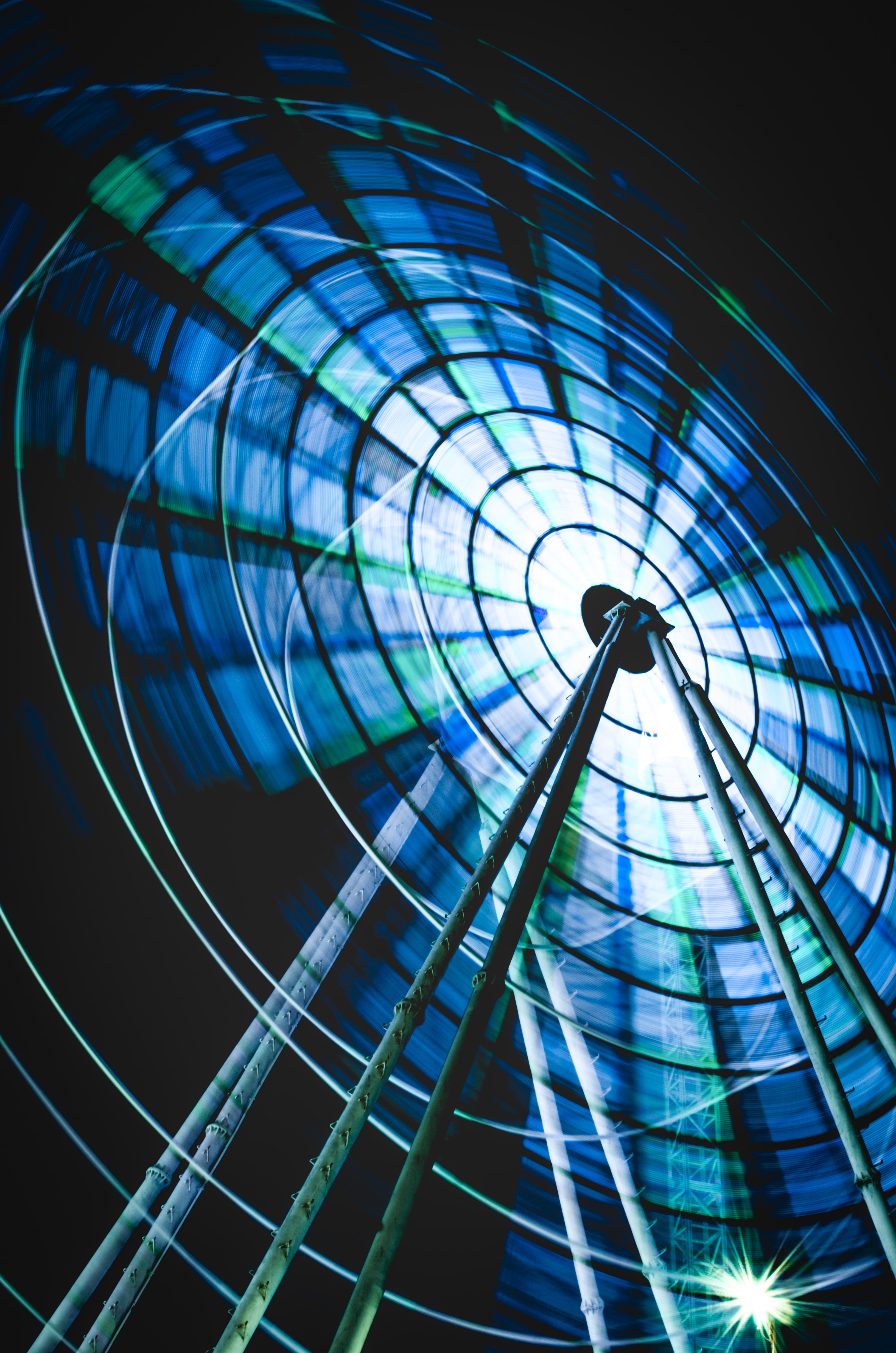 Movement ferris wheel, dark, long exposure, neon Lock Screen