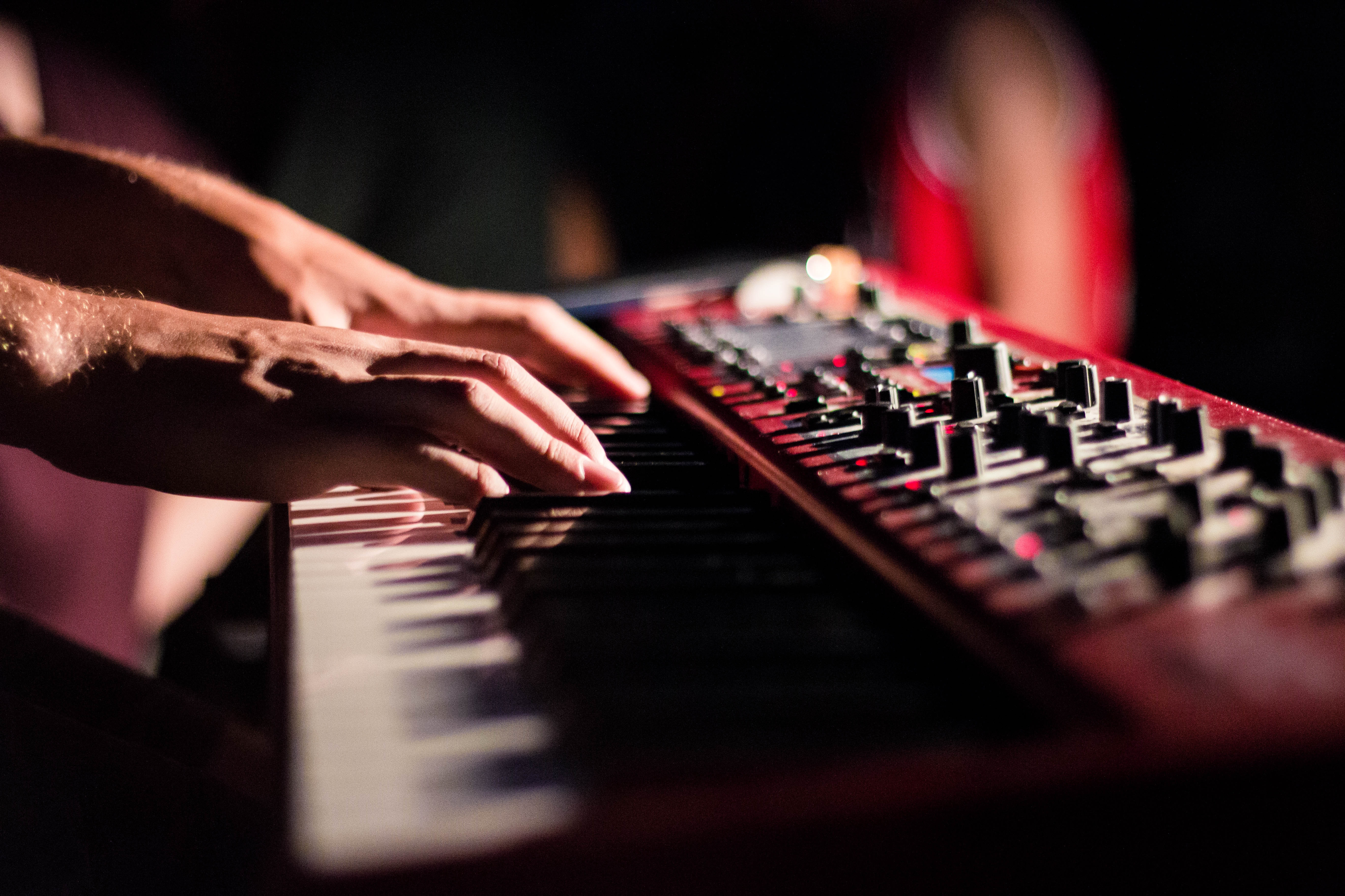 51359 download wallpaper music, hands, musical instrument, synthesizer, keys, fingers screensavers and pictures for free