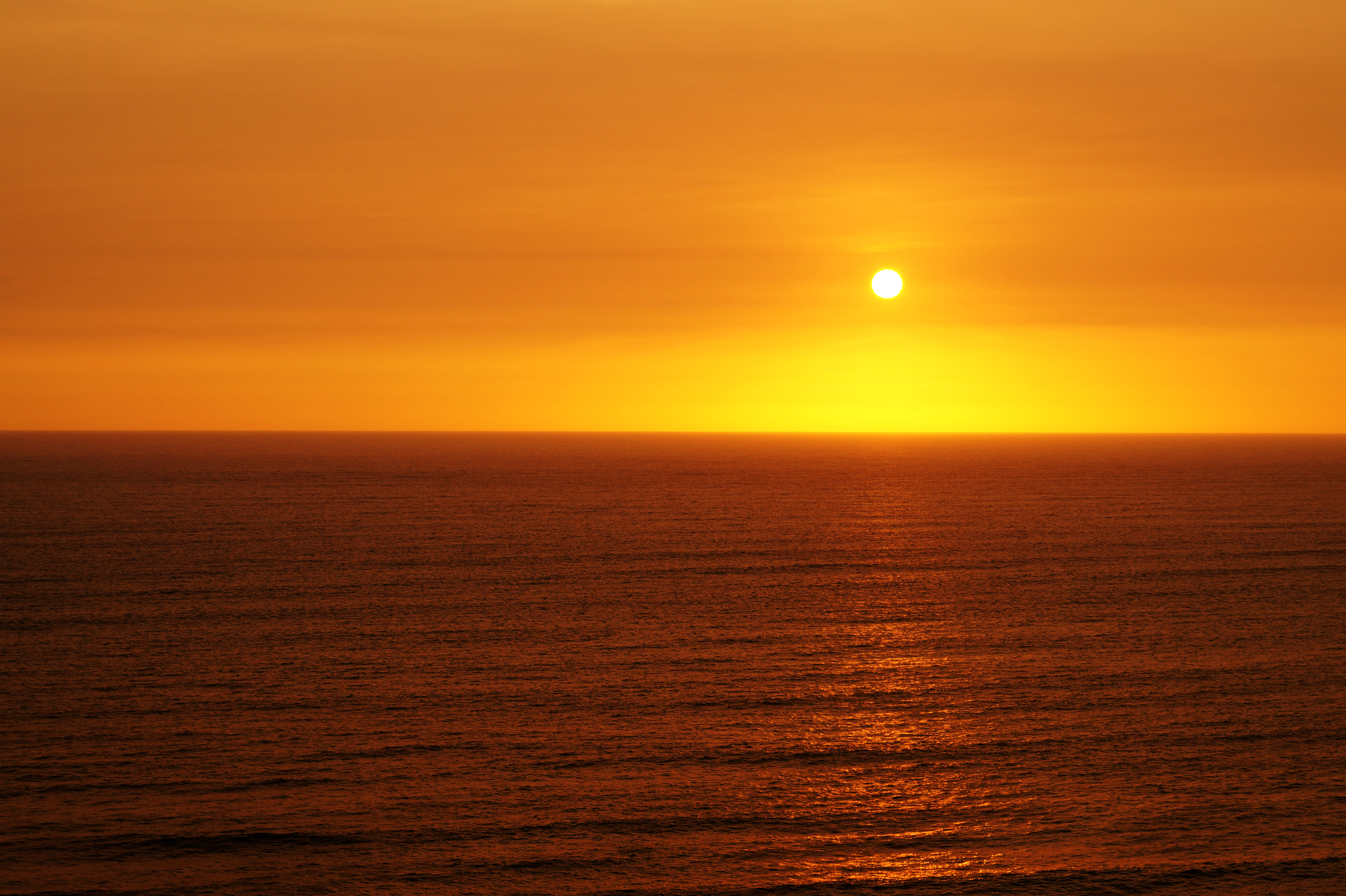 Mobile HD Wallpaper Sun waves, water, sunset, glare