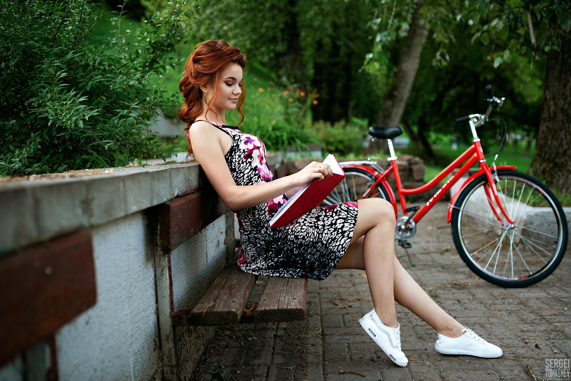 Девушка на велосипеде фото в платье