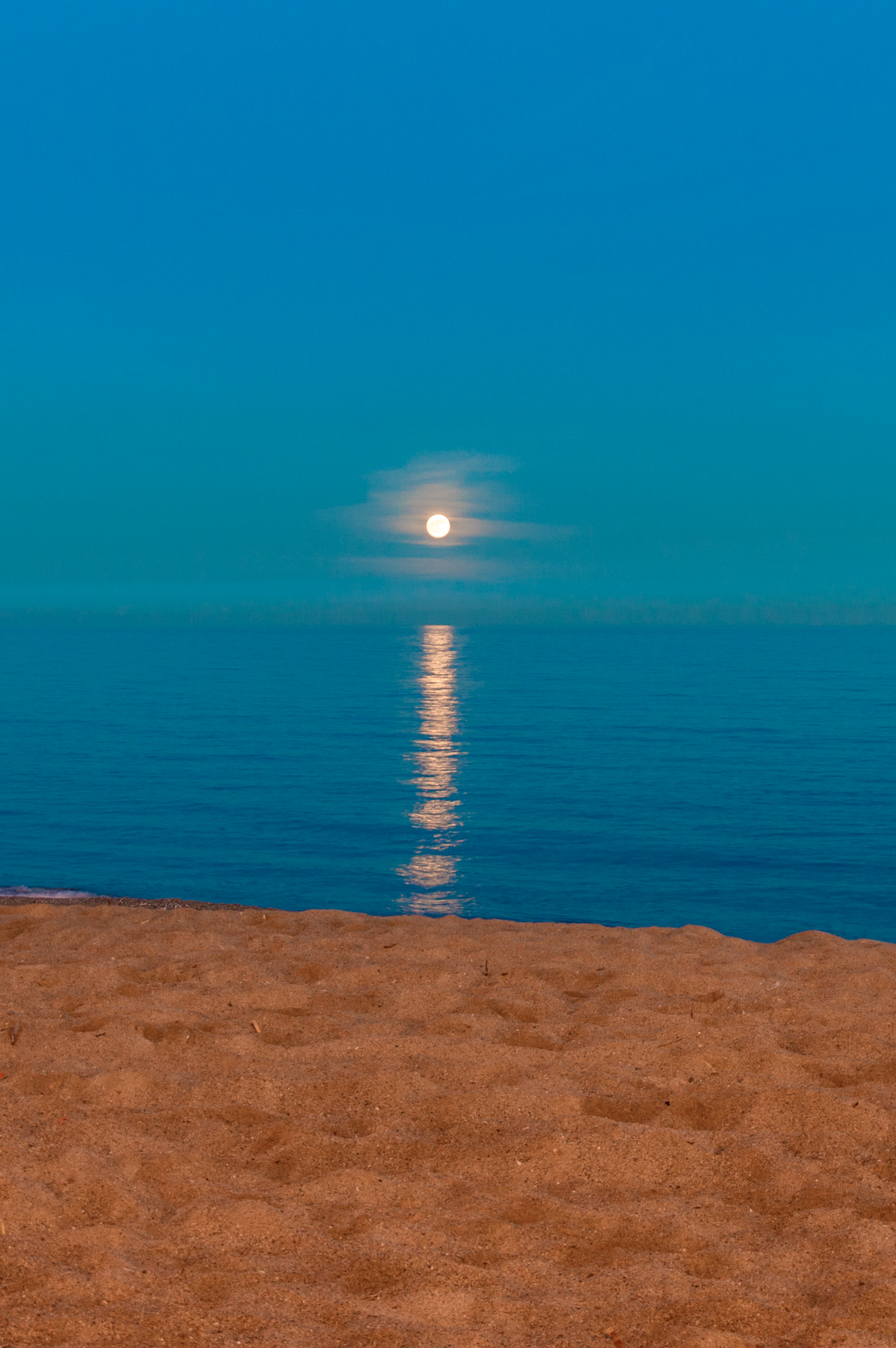 51057 Hintergrundbild herunterladen natur, sea, sand, mond, horizont, blendung - Bildschirmschoner und Bilder kostenlos