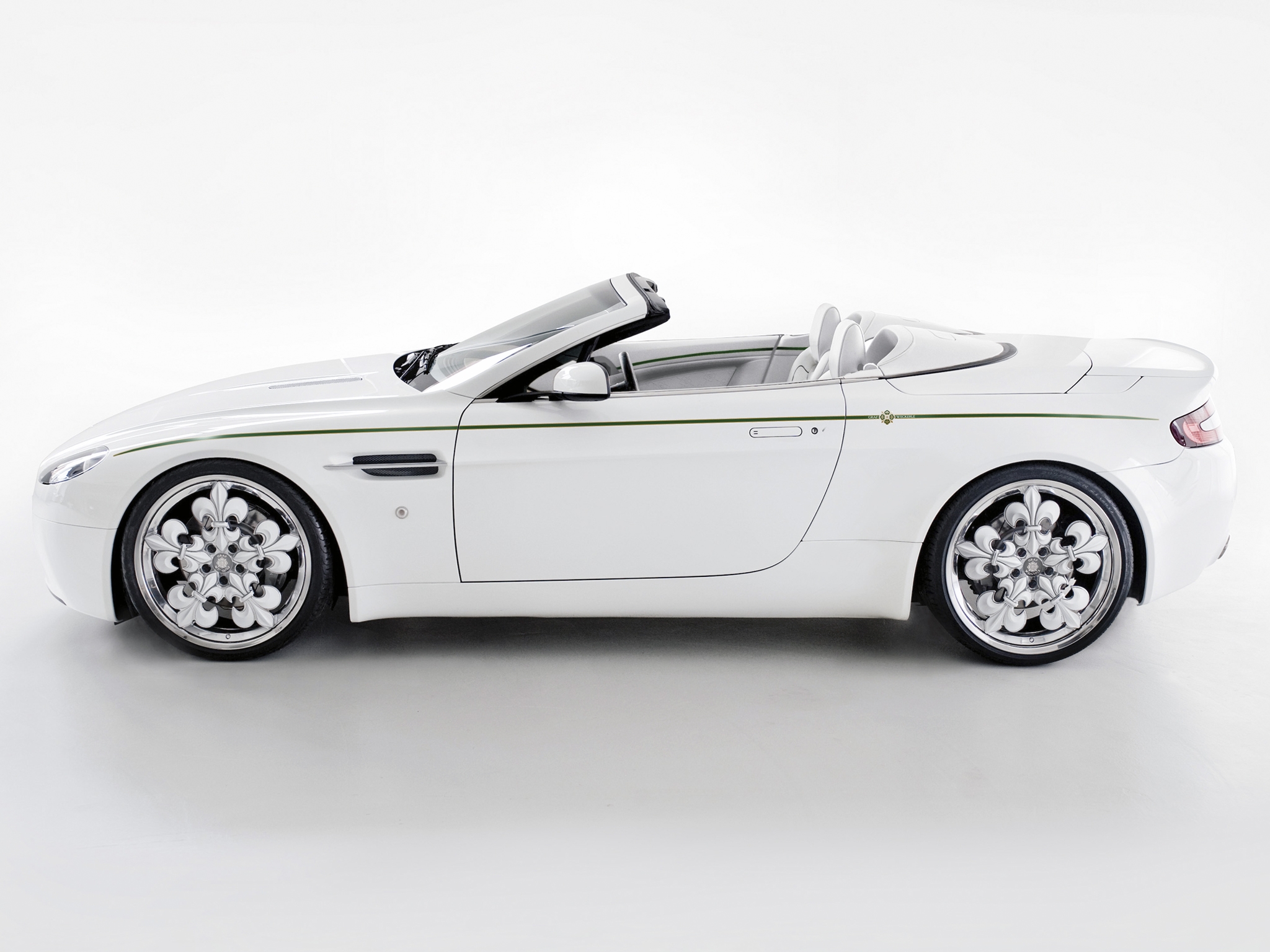 Handy-Wallpaper Aston Martin, Cars, Seitenansicht, Stil, 2010, V8, Vorteil, Vantage kostenlos herunterladen.
