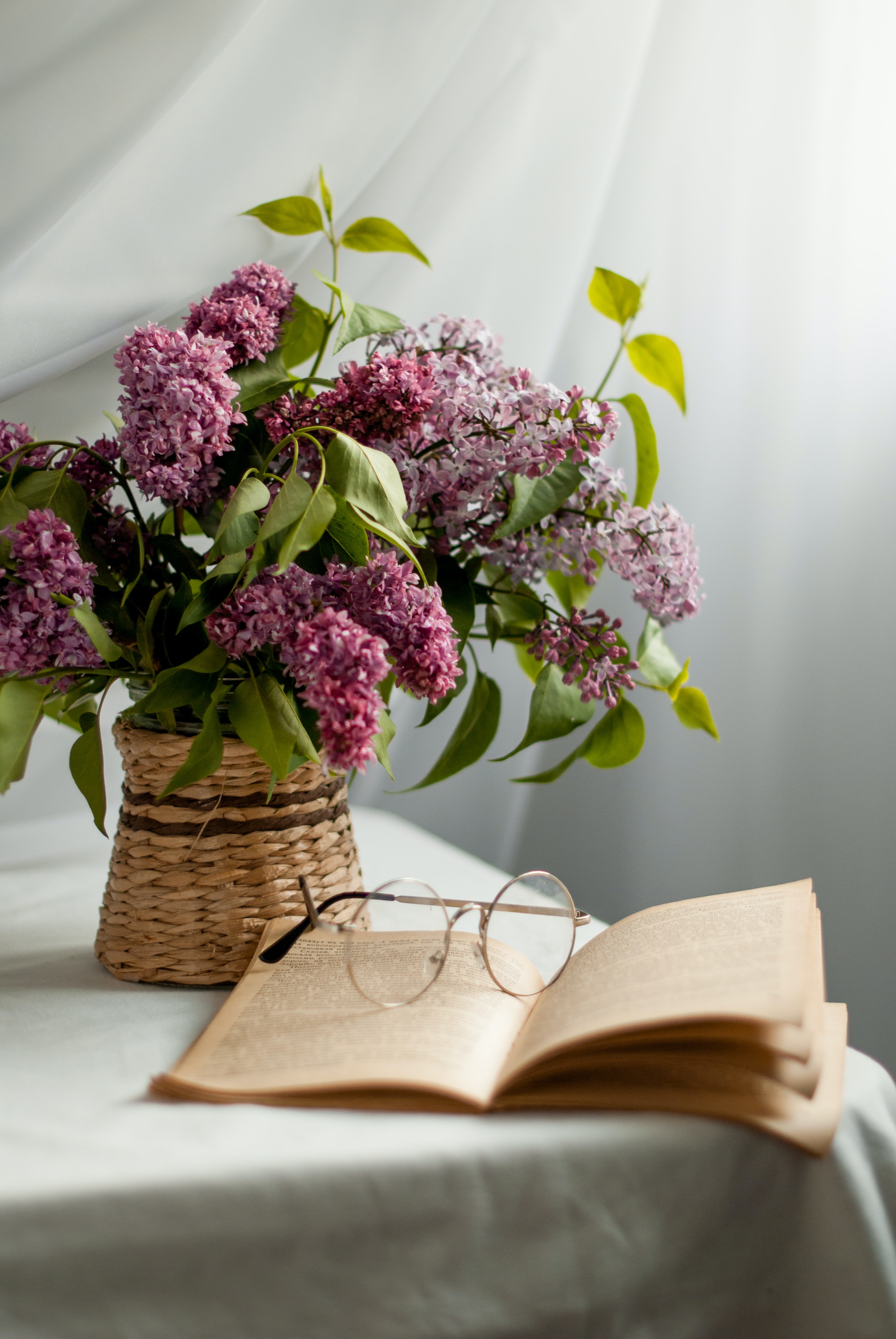 Laden Sie das Blumen, Lilac, Buch, Brille-Bild kostenlos auf Ihren PC-Desktop herunter