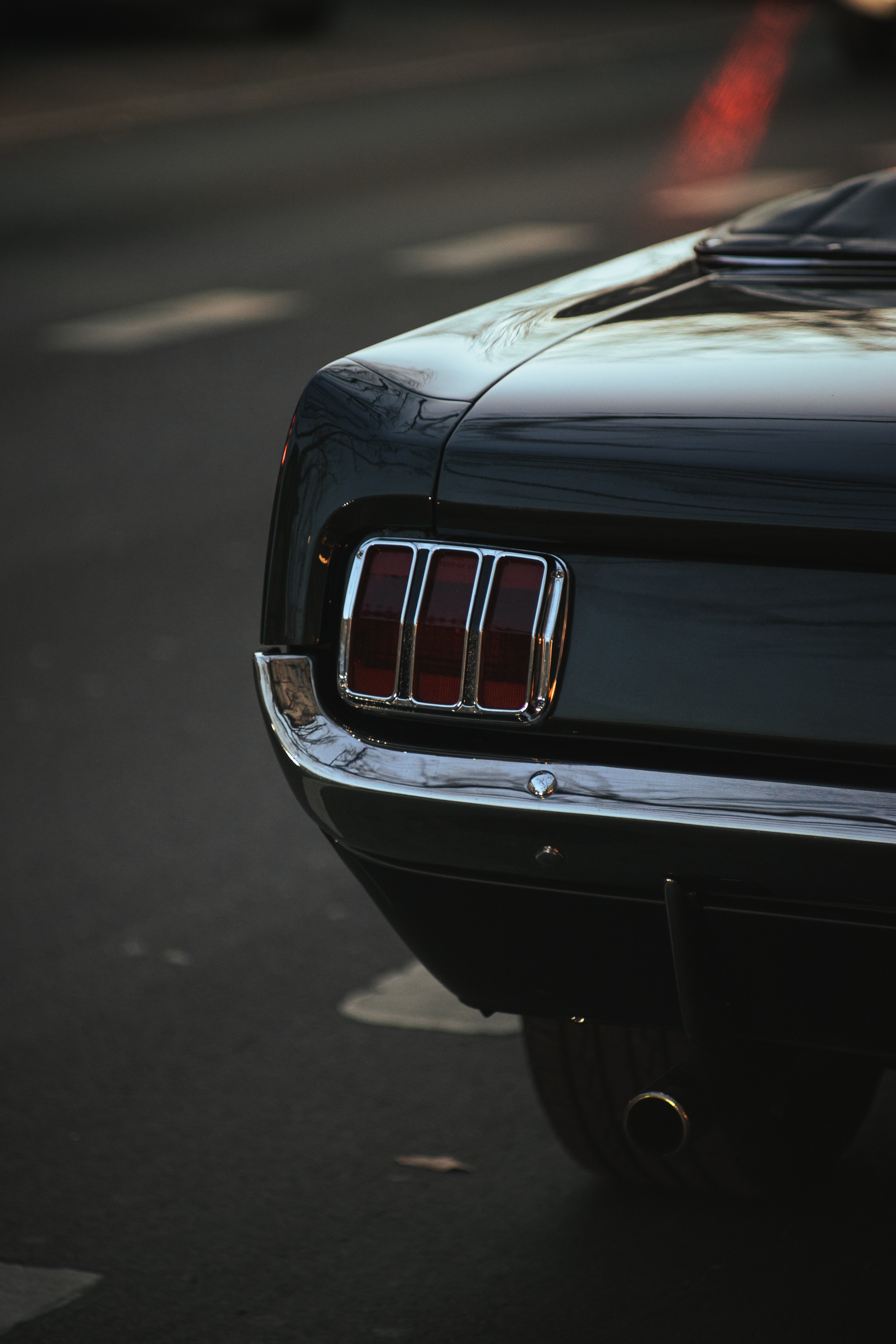 66942 Bildschirmschoner und Hintergrundbilder Ford Mustang auf Ihrem Telefon. Laden Sie ford mustang, auto, mustang, cars, schwarz, wagen, das schwarze, lampe, laterne, rückansicht Bilder kostenlos herunter