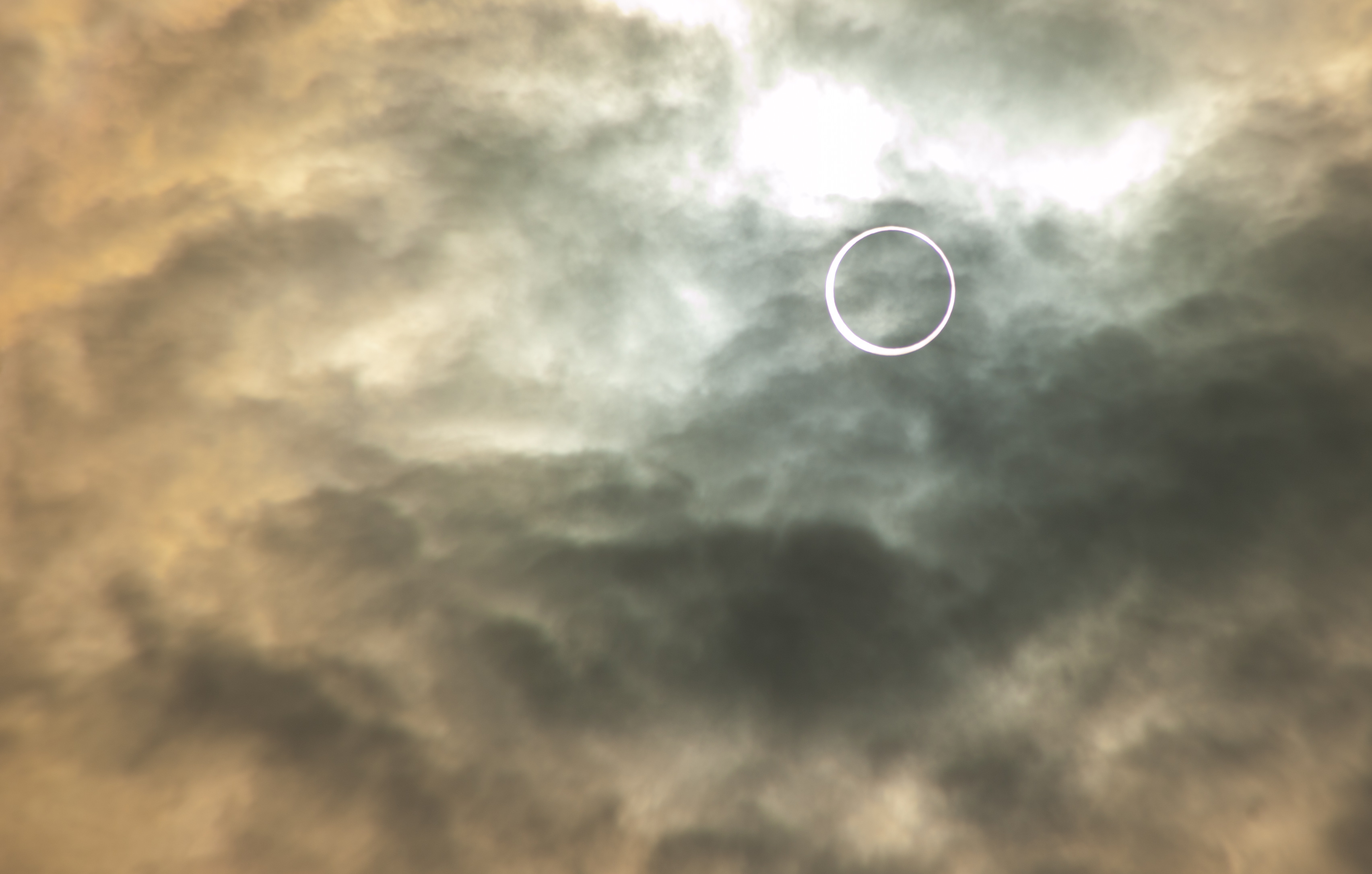 140806 Salvapantallas y fondos de pantalla Eclipse en tu teléfono. Descarga imágenes de naturaleza, cielo, sol, nubes, eclipse gratis