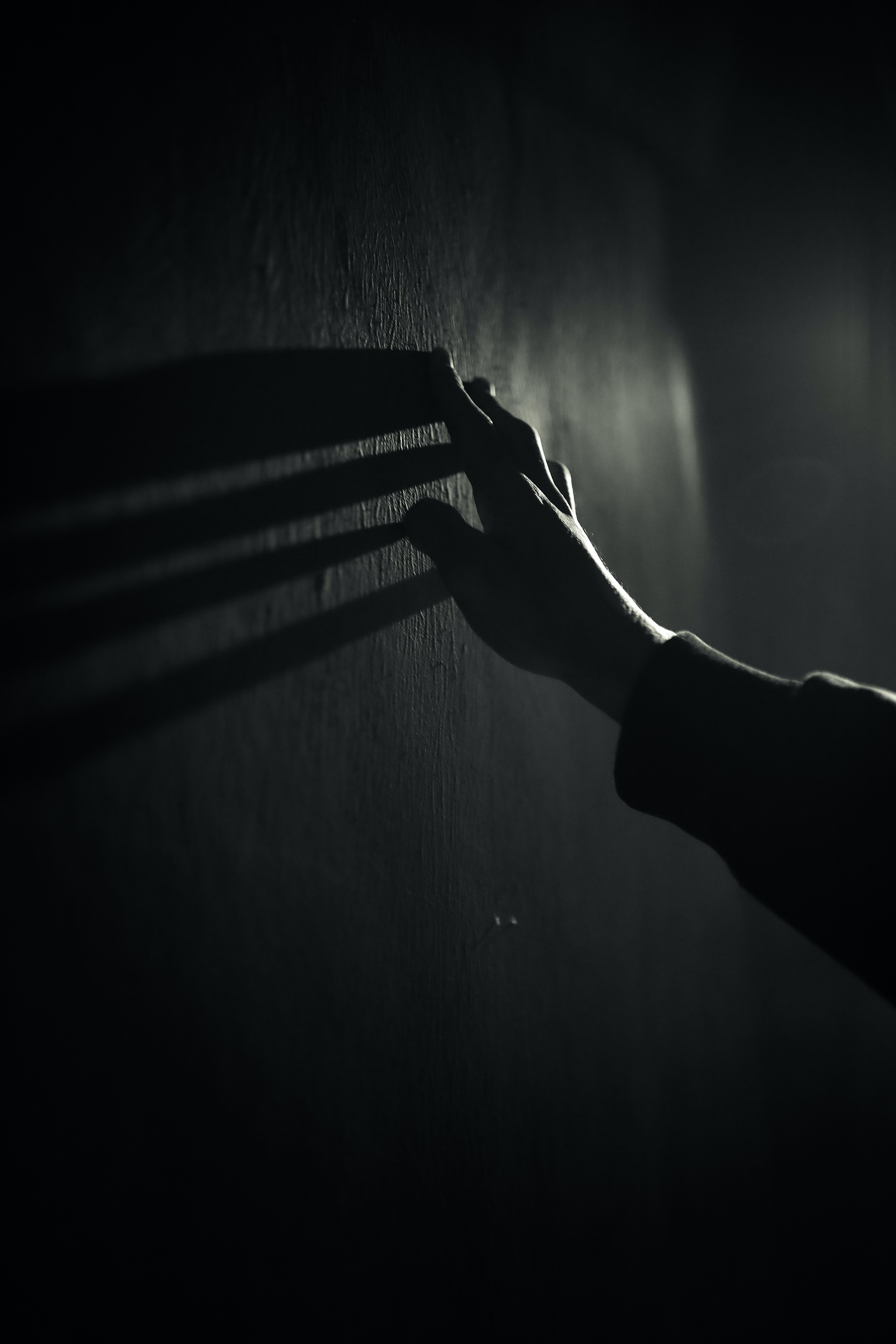 shadow, wall, dark, touch, hand, bw, chb, touching