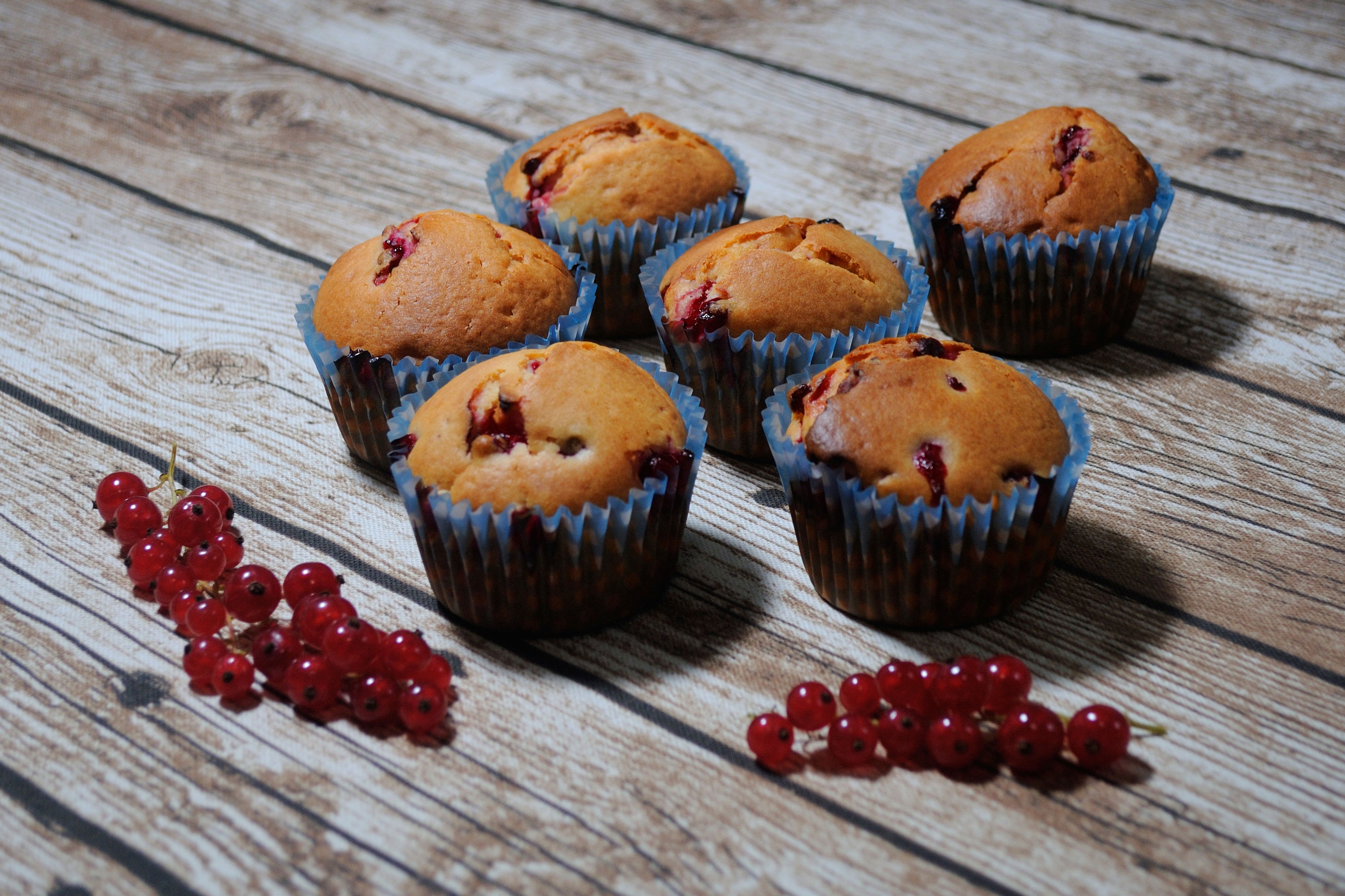 vertical wallpaper food, desert, currant, bakery products, baking, muffin