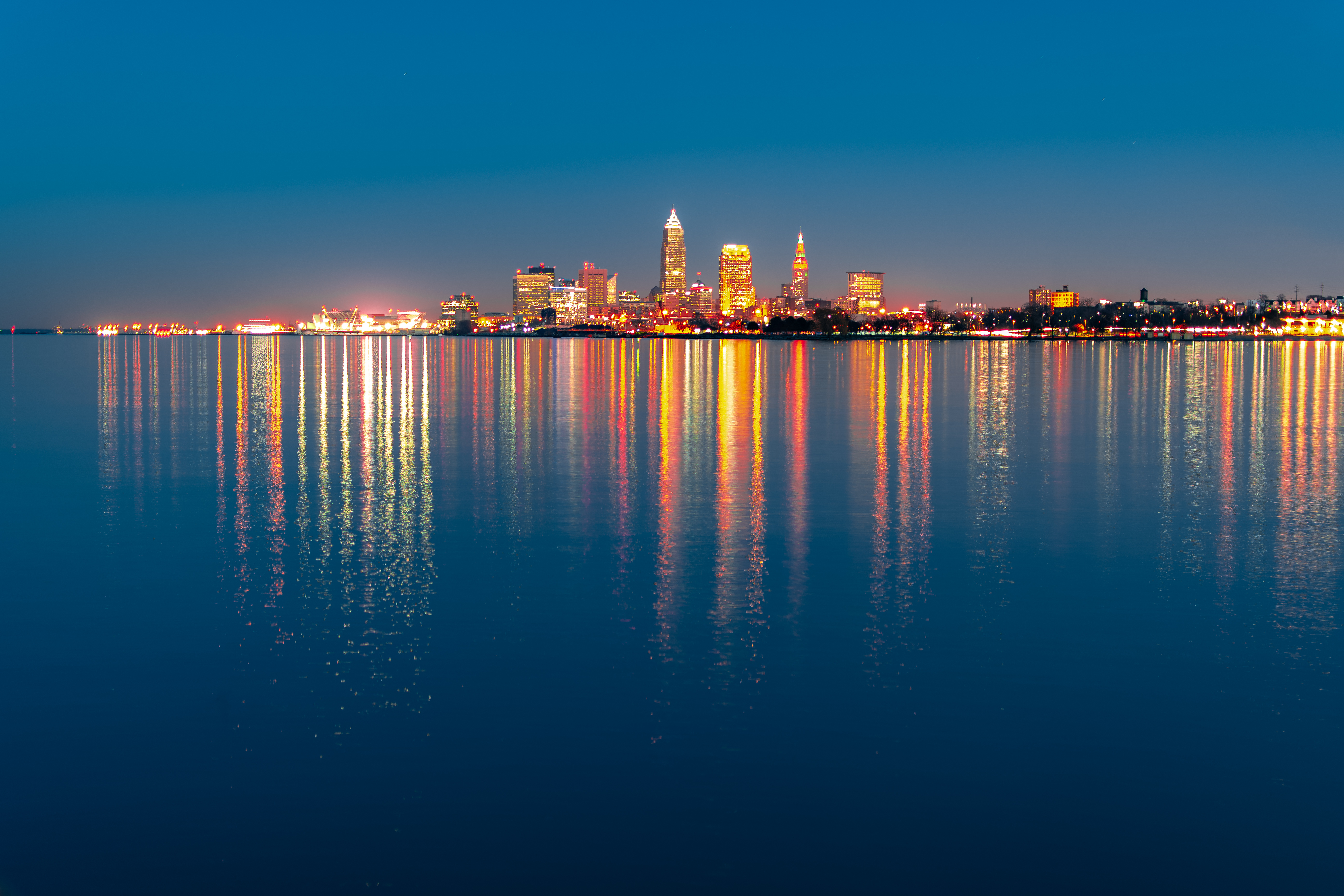 Laden Sie das Städte, Ufer, Bank, Nächtliche Stadt, Night City, Lichter Der Stadt, City Lights, Panorama, Ohio, Cleveland-Bild kostenlos auf Ihren PC-Desktop herunter