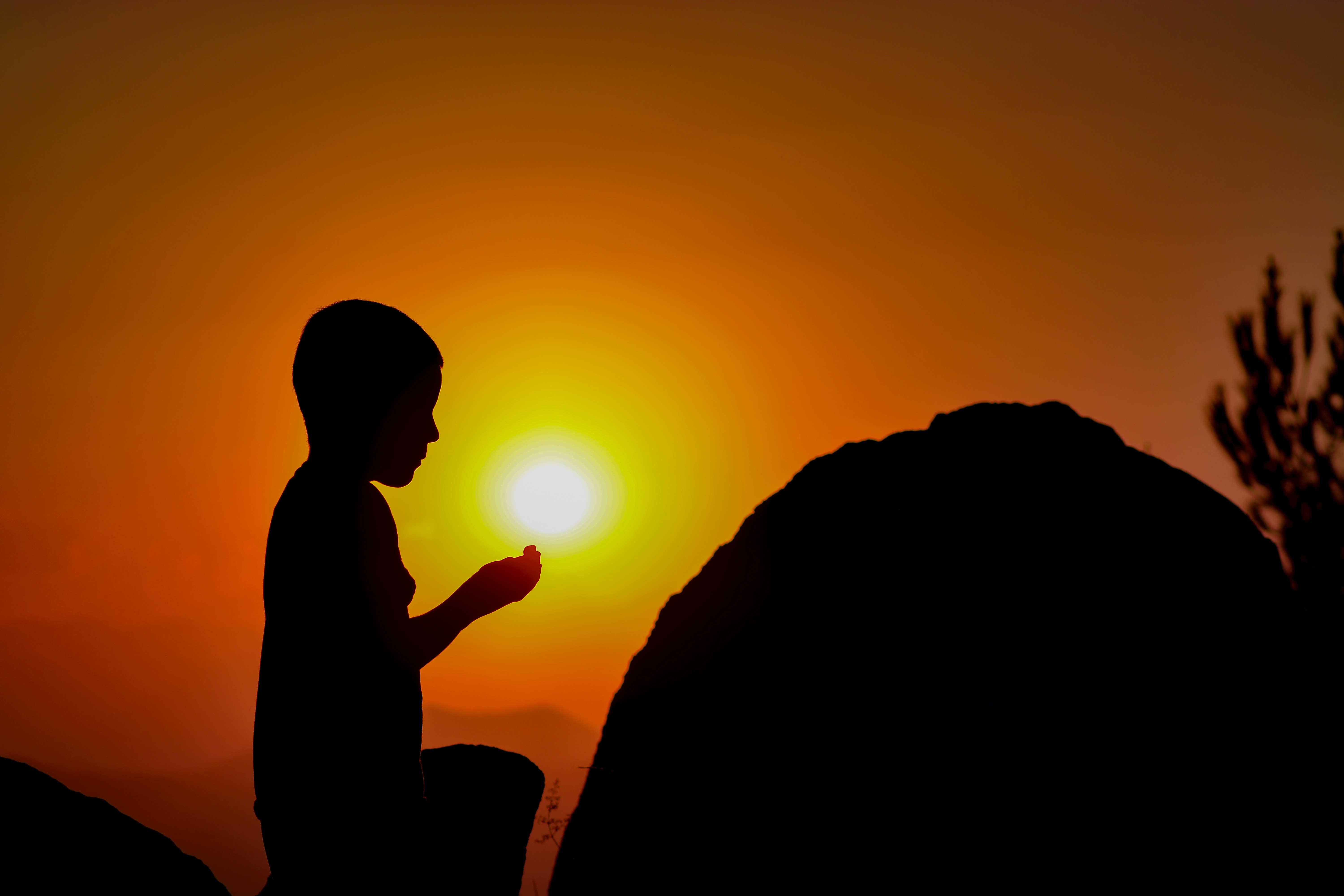 150592 Screensavers and Wallpapers Child for phone. Download dark, silhouette, child, prayer pictures for free
