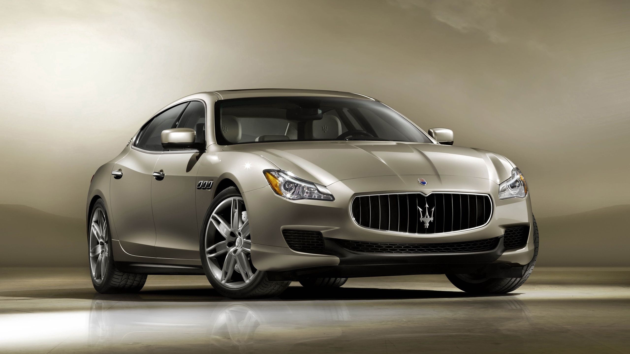 Laden Sie Maserati Quattroporte HD-Desktop-Hintergründe herunter