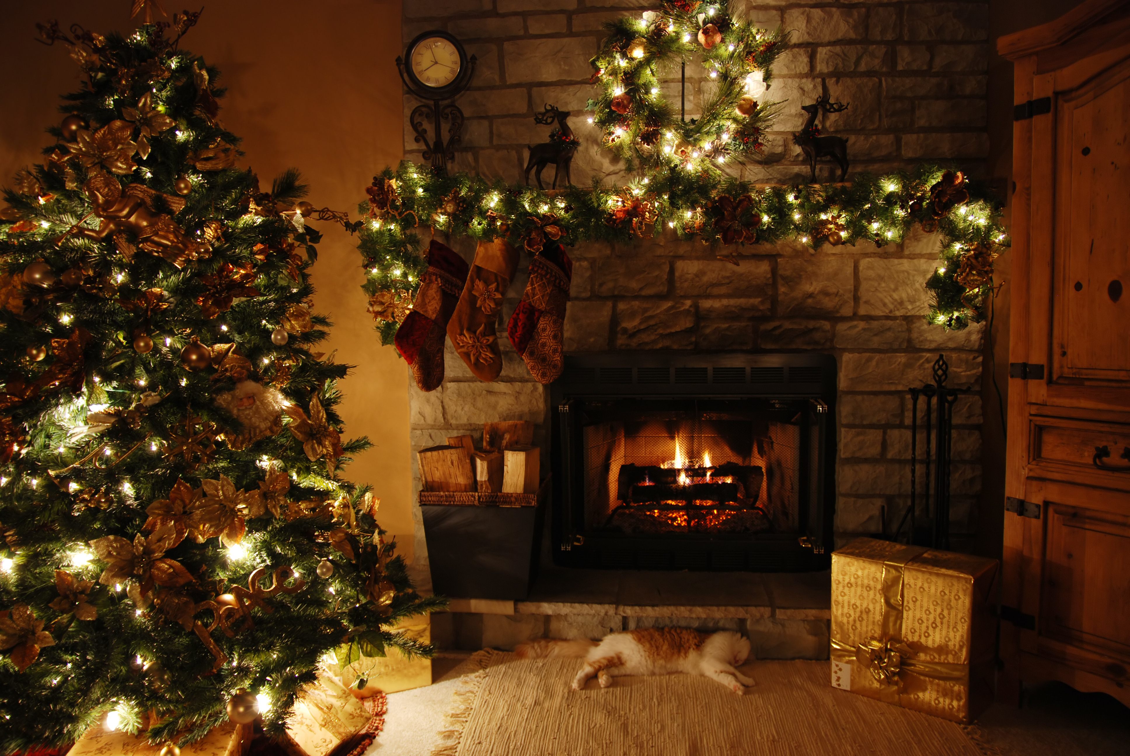 light, christmas, christmas tree, gift, christmas lights, fireplace, holiday, christmas ornaments 5K