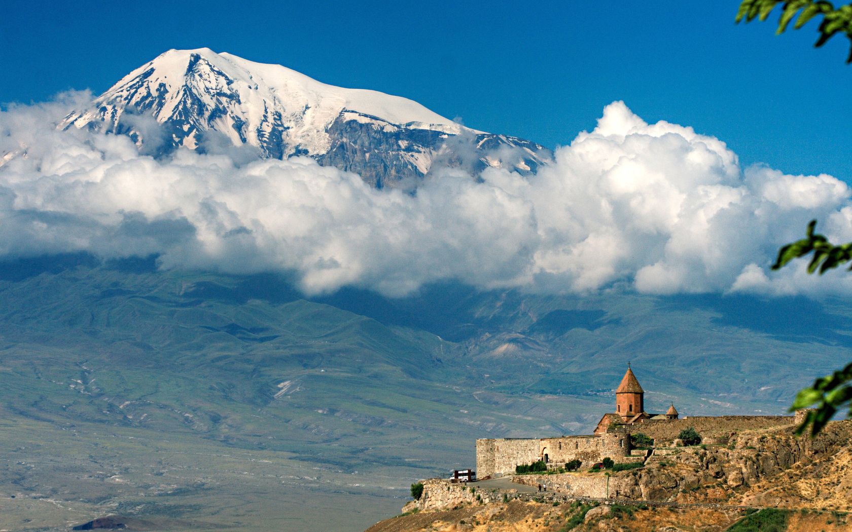 99744 Bildschirmschoner und Hintergrundbilder Ararat auf Ihrem Telefon. Laden Sie tempel, berg, höhe, clouds Bilder kostenlos herunter