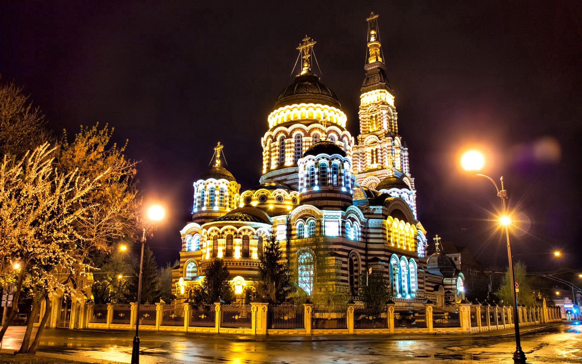 Laden Sie das Städte, Lichter Der Stadt, City Lights, Abend, Russland, Kathedrale, Charkow-Bild kostenlos auf Ihren PC-Desktop herunter