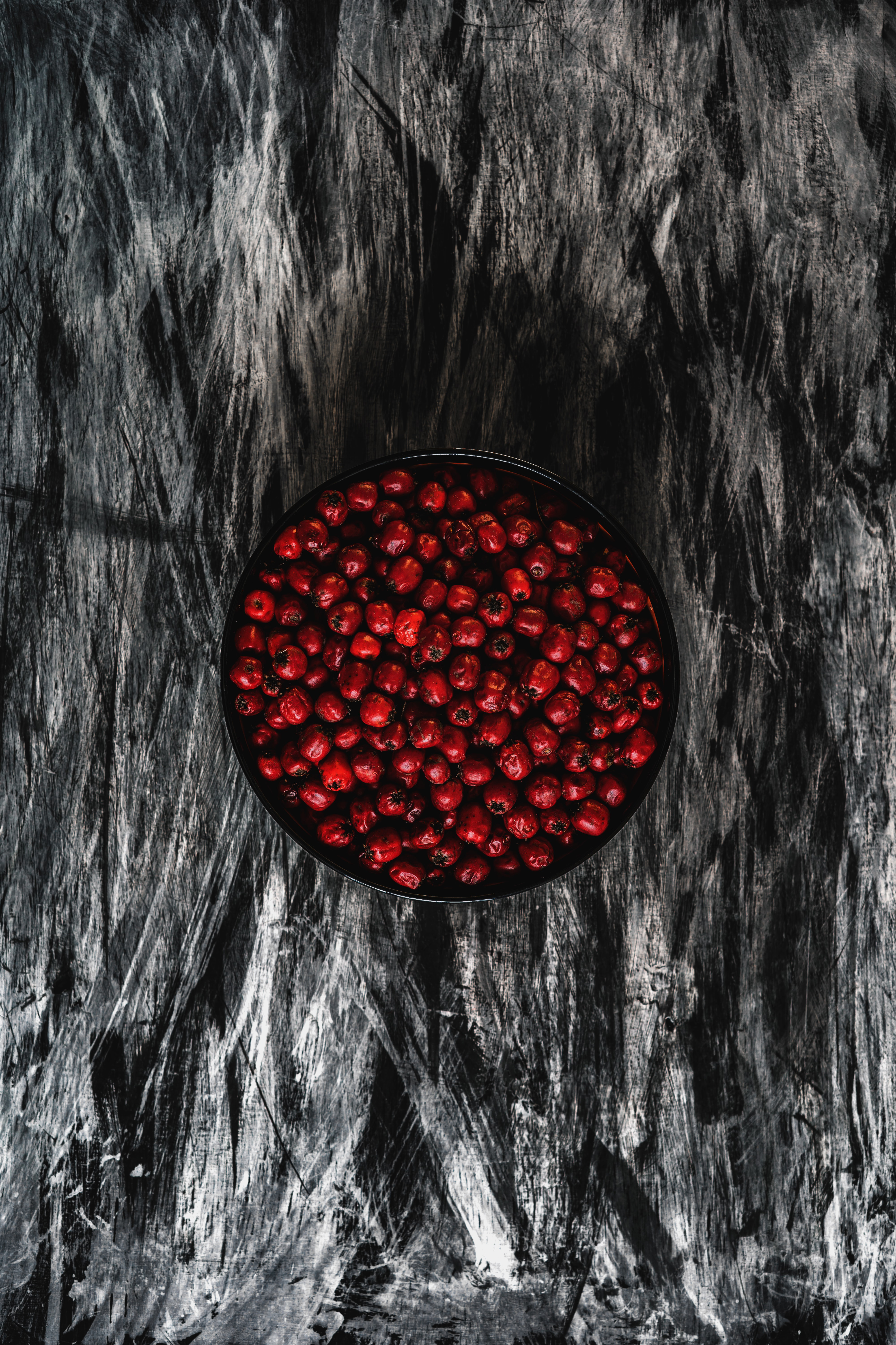 76516 Hintergrundbild herunterladen lebensmittel, berries, rot, schüssel, eberesche, rowan - Bildschirmschoner und Bilder kostenlos