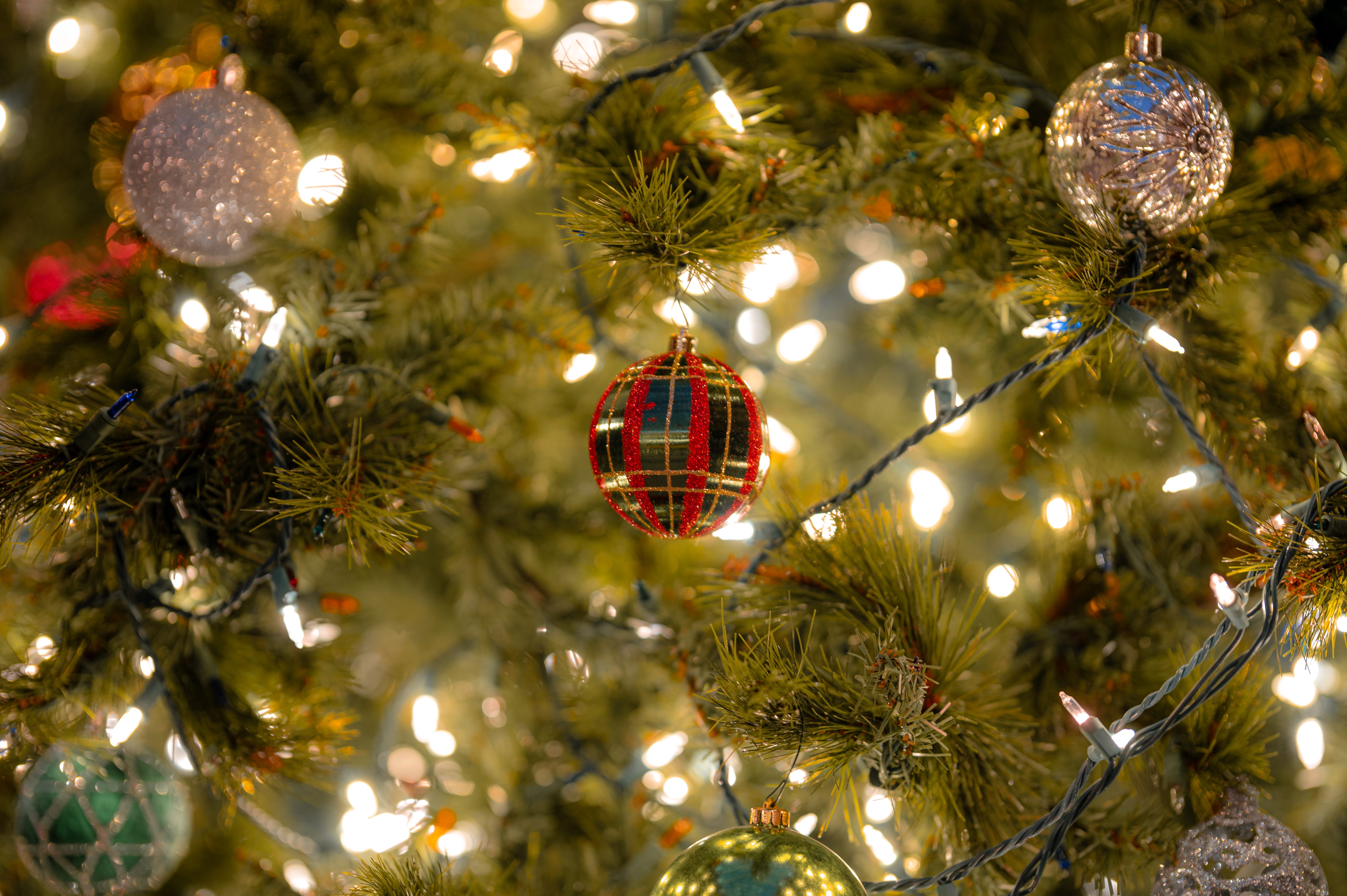 christmas, garland, christmas tree, balls Holidays HD Android Wallpapers