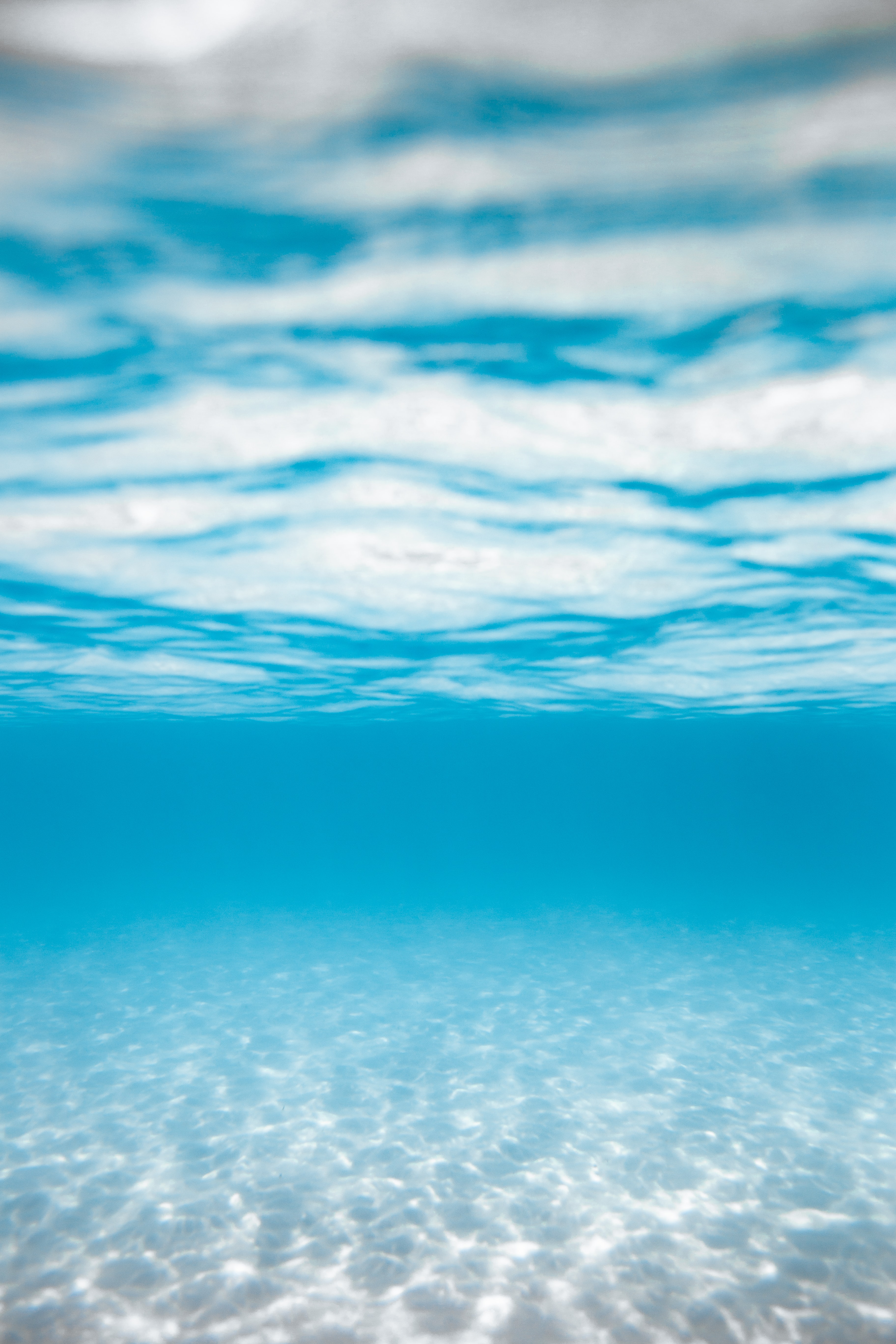 Mobile Wallpaper Under Water underwater, nature, blue, transparent