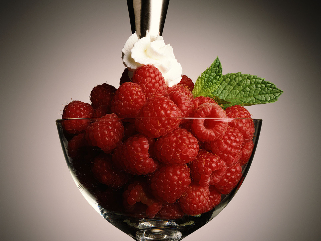 15396 Hintergrundbild herunterladen lebensmittel, dessert, himbeere, berries - Bildschirmschoner und Bilder kostenlos
