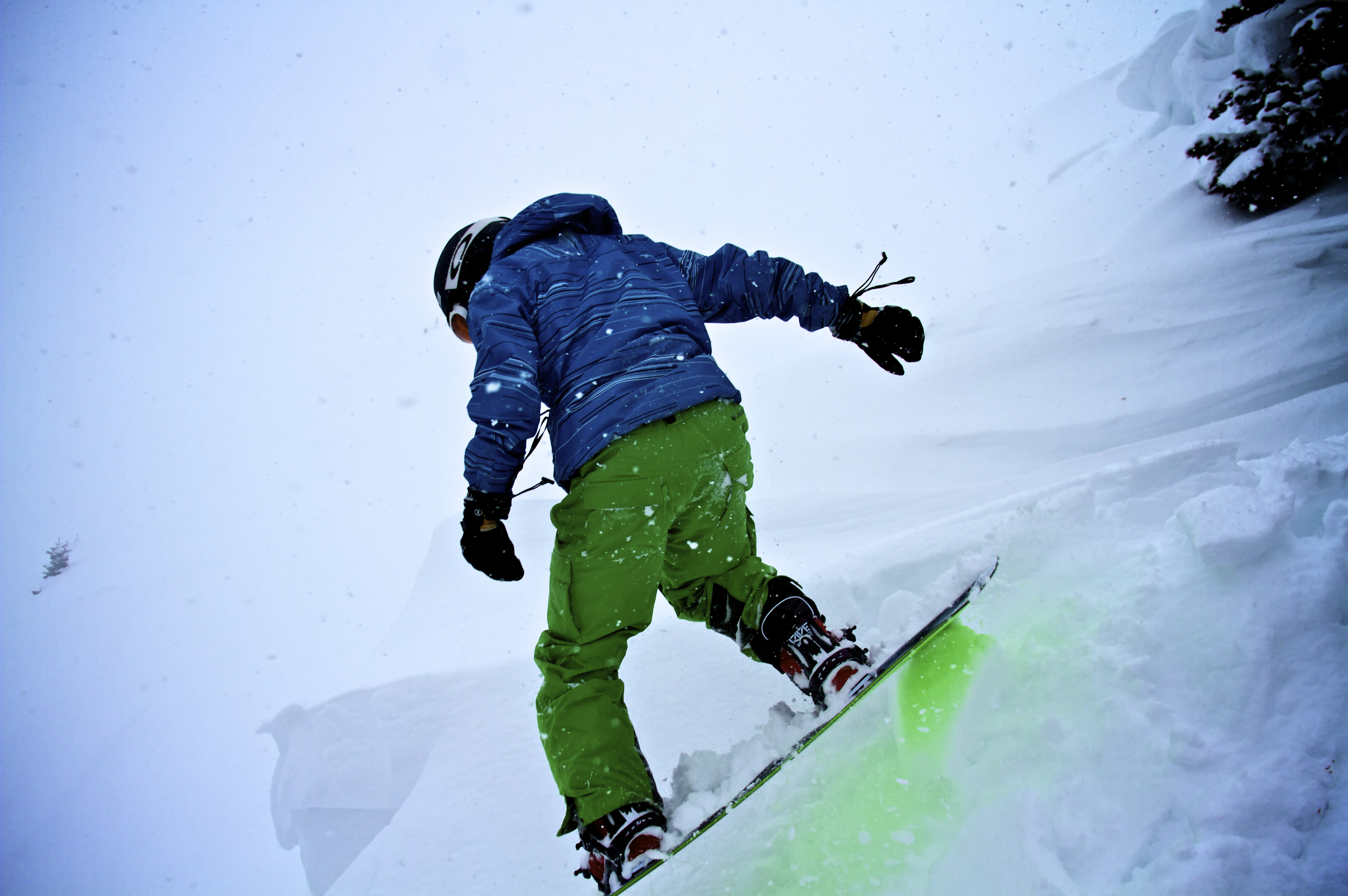 118698 Bildschirmschoner und Hintergrundbilder Schneefall auf Ihrem Telefon. Laden Sie sport, winter, snowboard, snowboarder, schneefall Bilder kostenlos herunter
