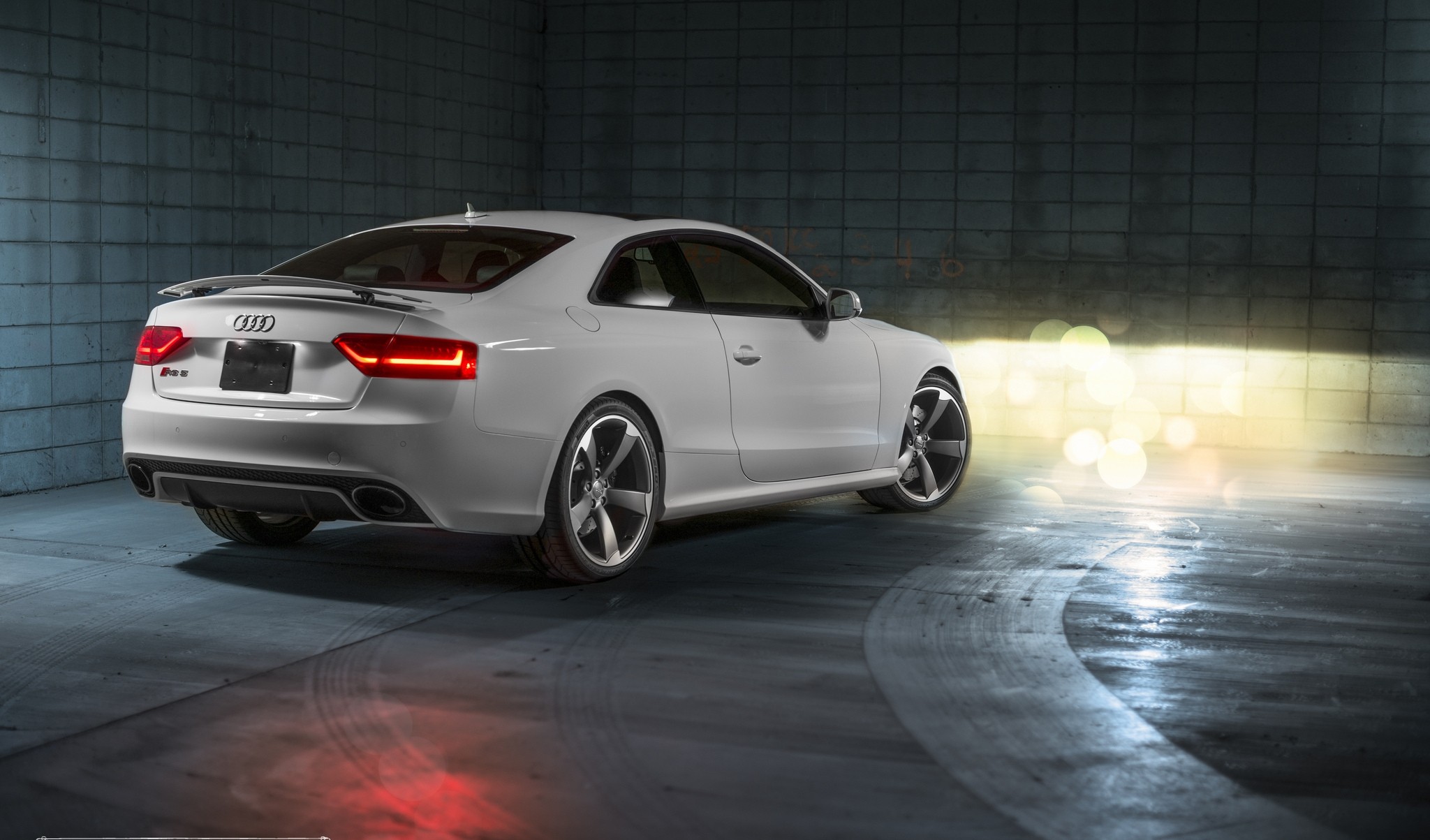 62867 download wallpaper audi, cars, white, coupe, compartment, s5 screensavers and pictures for free