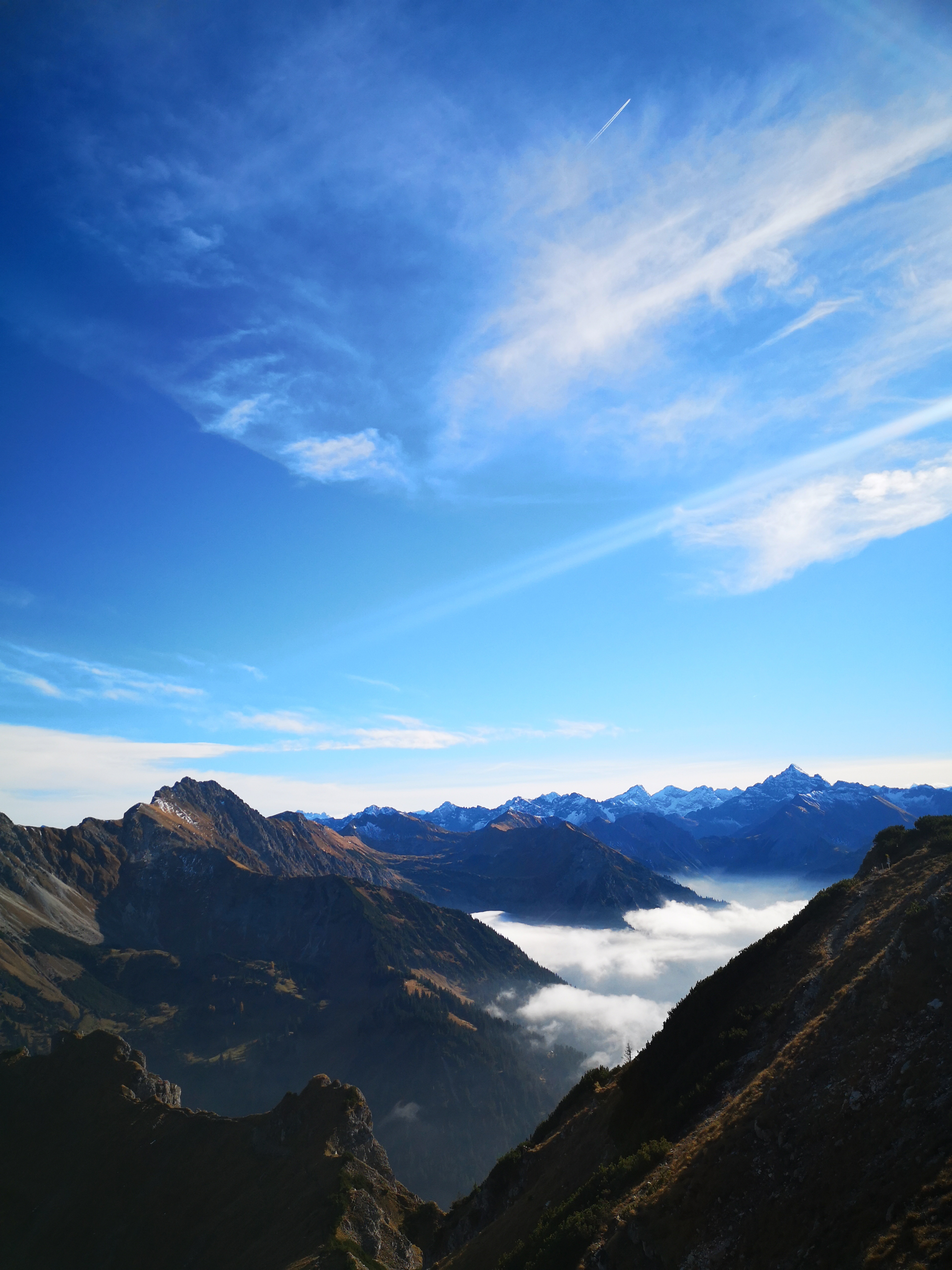 131169 Hintergrundbild herunterladen natur, mountains, clouds, blick von oben, nebel, alpen, oberteile, scheitelpunkt - Bildschirmschoner und Bilder kostenlos
