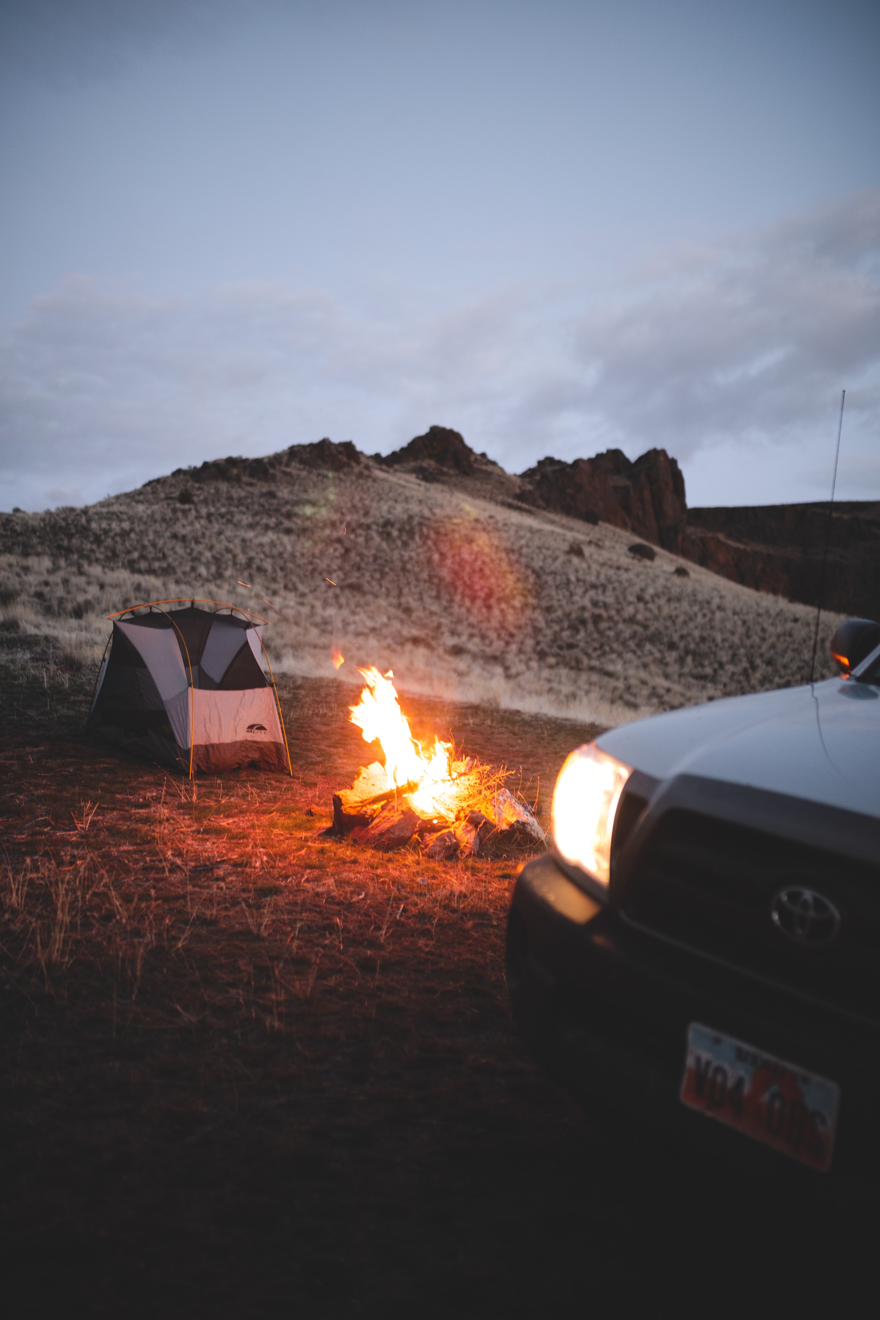 machine, nature, bonfire, car, hill, tent Smartphone Background