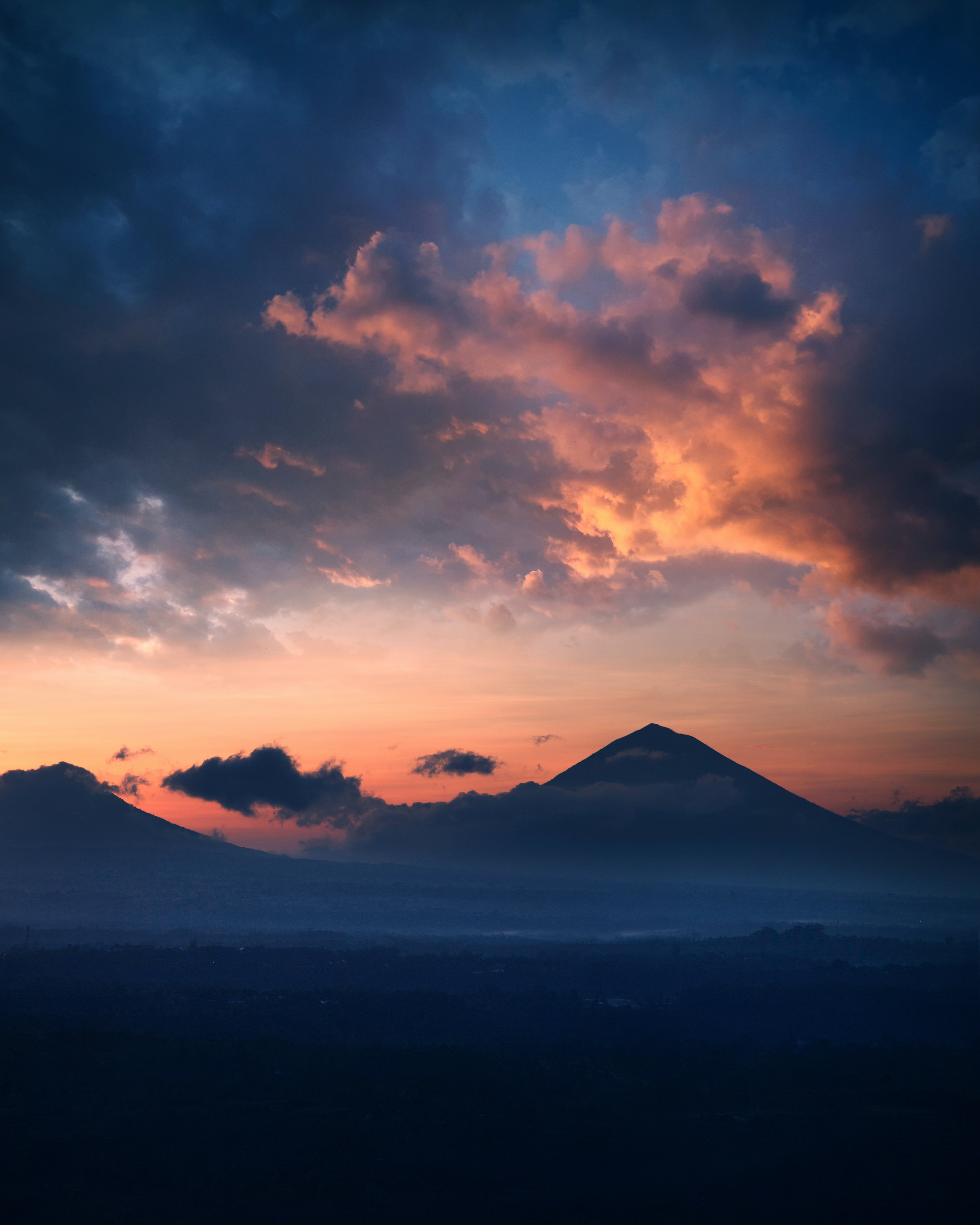 Dusk twilight, dark, mountain, clouds Lock Screen